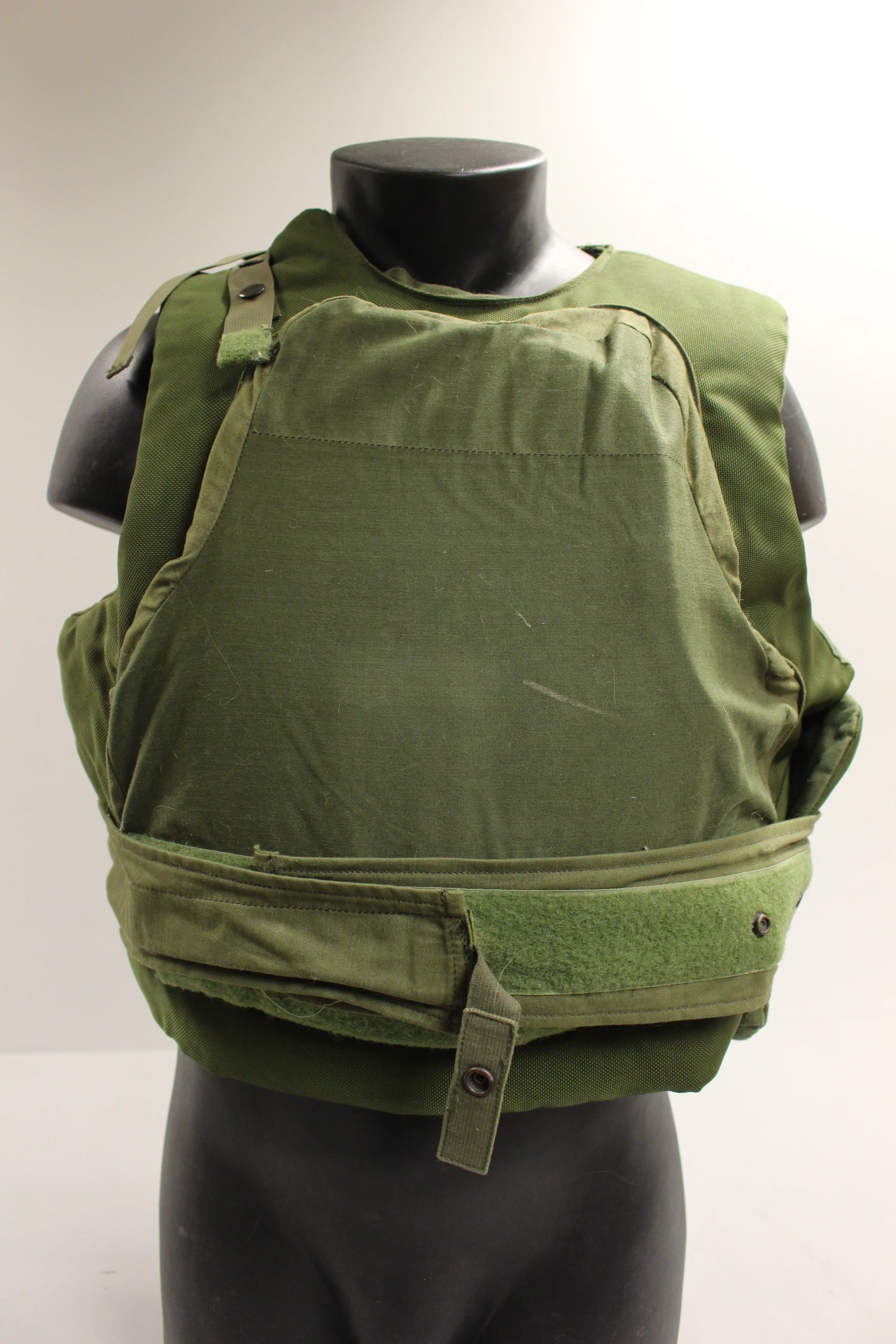 1970's US Army Ground Troops Small Arms-Fragmentation Protective Body Armor Vest with Front-Back Plates - 8470-141-0947 - Medium Regular