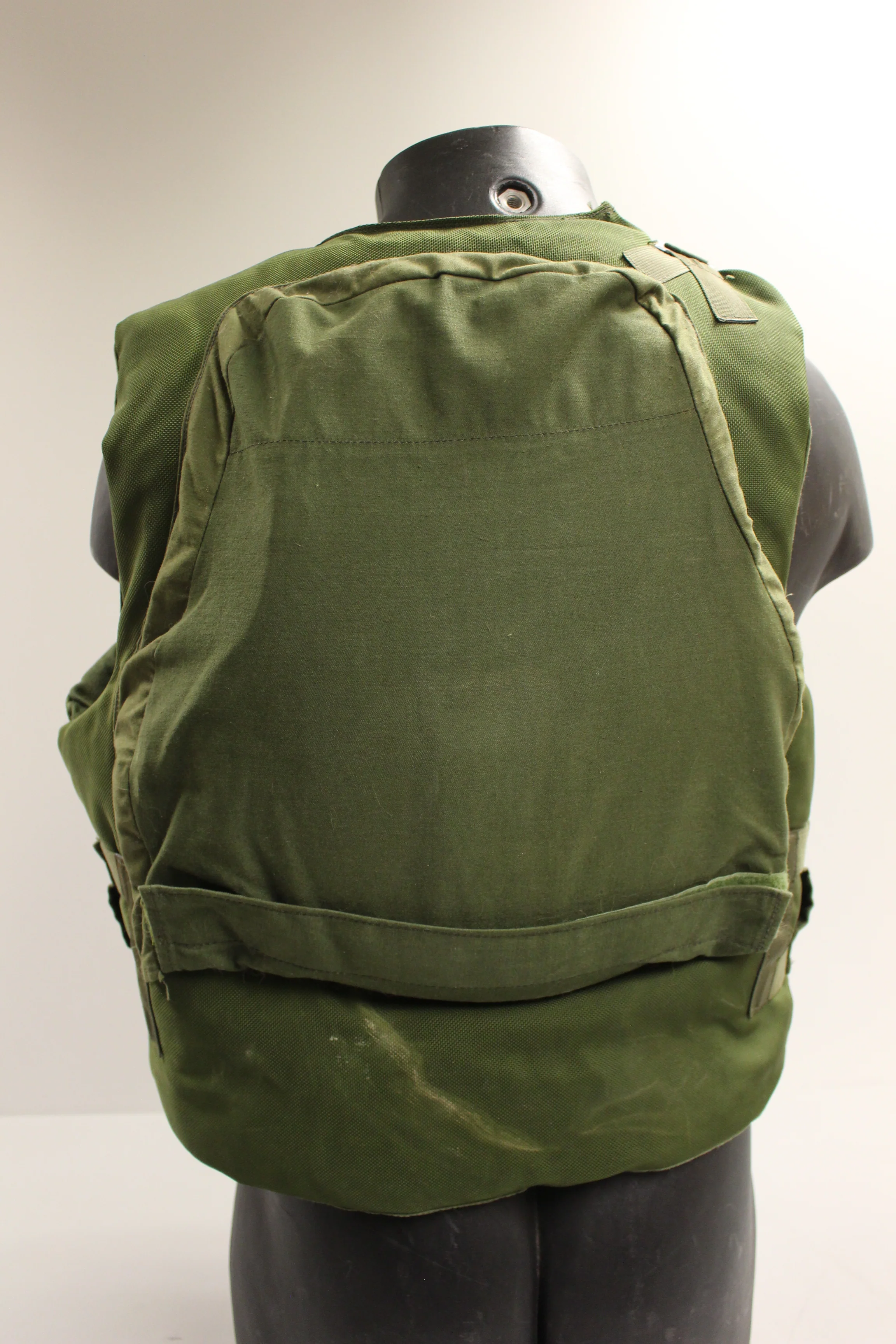 1970's US Army Ground Troops Small Arms-Fragmentation Protective Body Armor Vest with Front-Back Plates - 8470-141-0947 - Medium Regular - Image 4