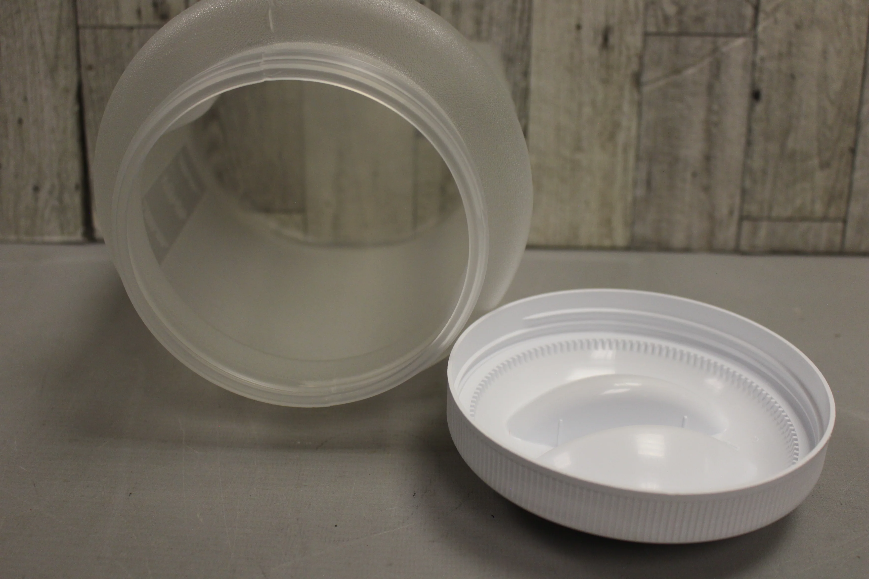 2 Quart Twist Top Food Storage - 8 cups - Used - Image 9