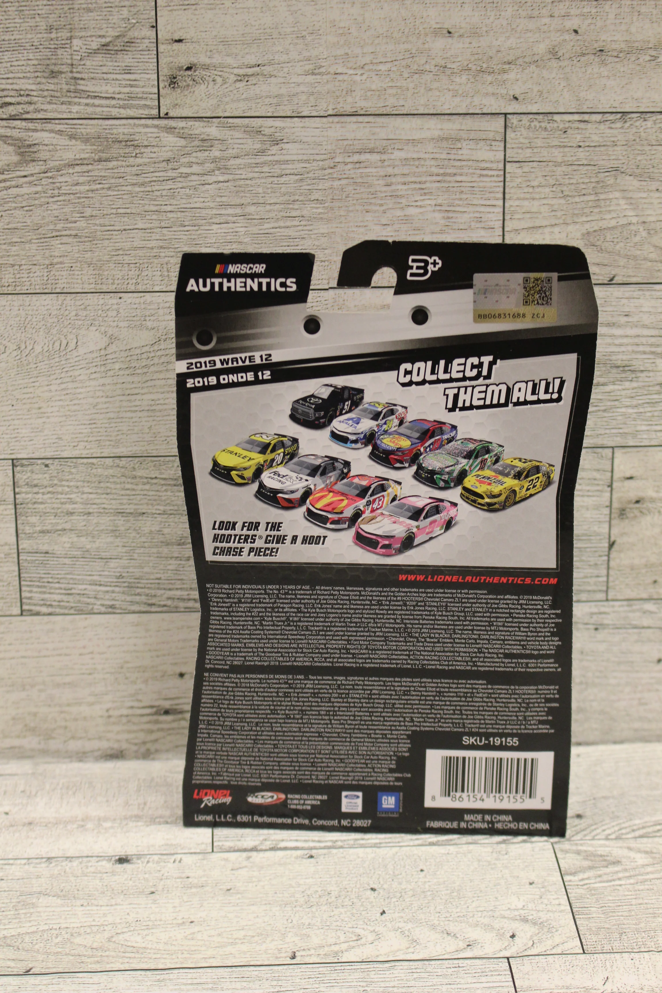 2019 Wave 12 Chase Elliott Hooters Pink Ribbon Diecast Car - #9 - New - Image 2