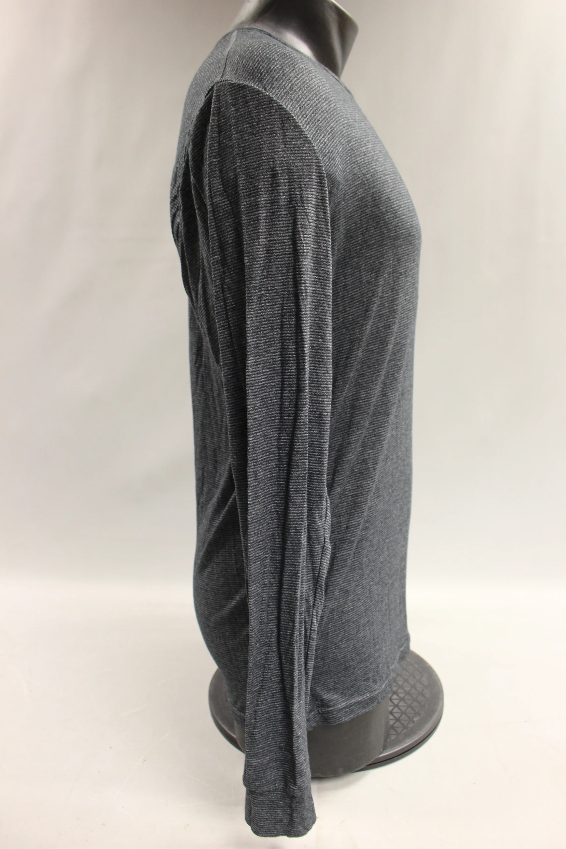 32 Degrees Men's Weatherproof Long Sleeve Crew Neck Tee - Medium - Used - Image 7