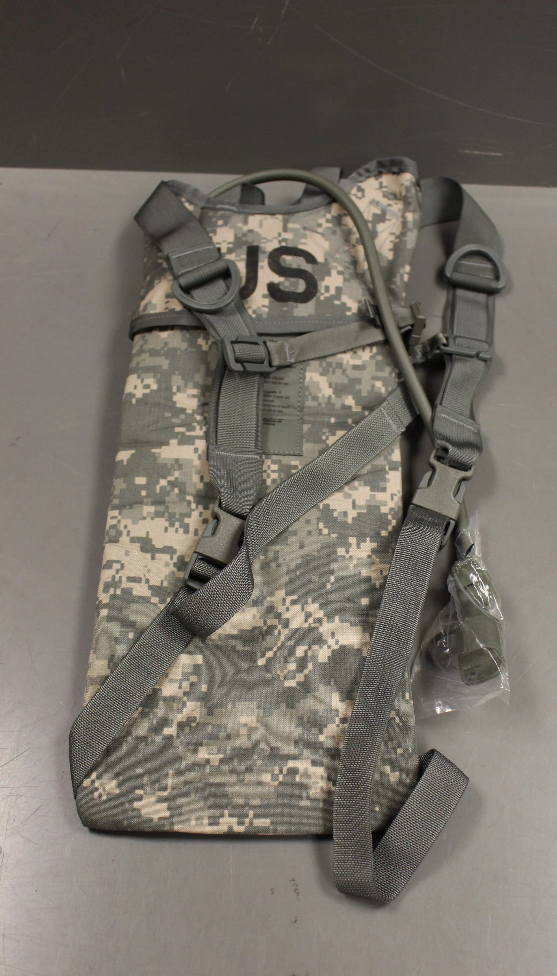 ACU Universal Hydration System with Bladder - 8465-01-525-5531 - New - Image 2