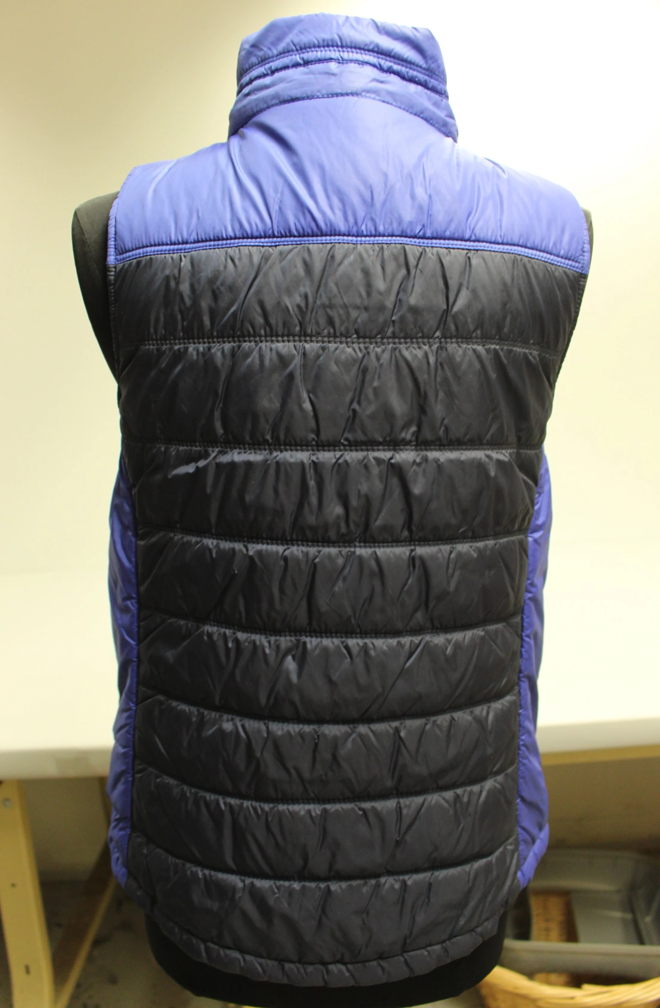 American Eagle Outfitters Puffer Zip-Up Vest - Large - Blue - Used - Image 4