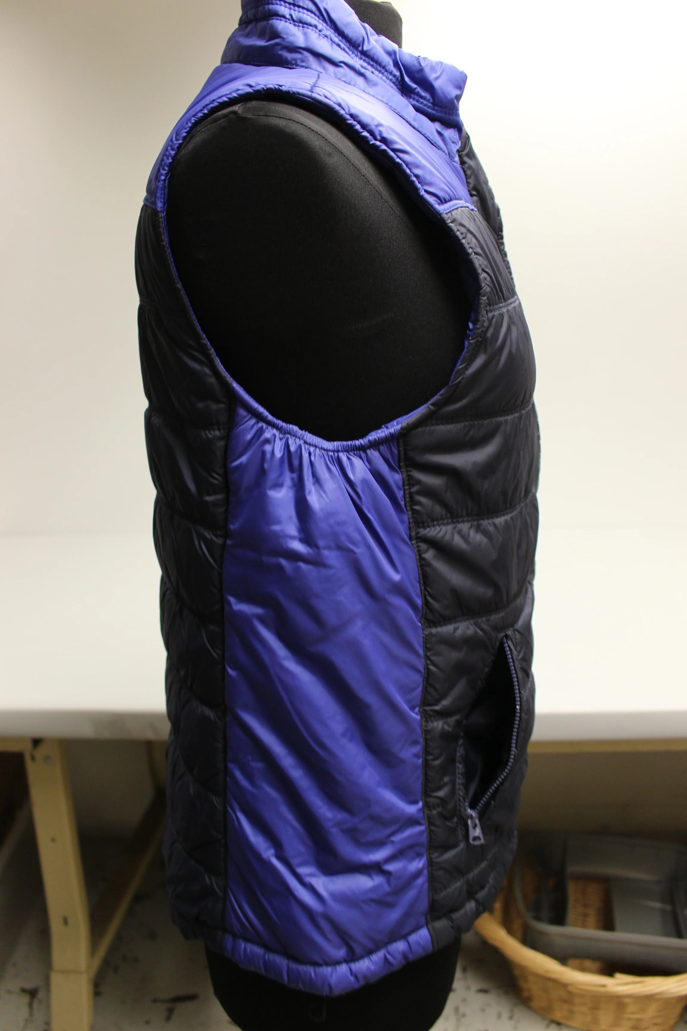 American Eagle Outfitters Puffer Zip-Up Vest - Large - Blue - Used - Image 5