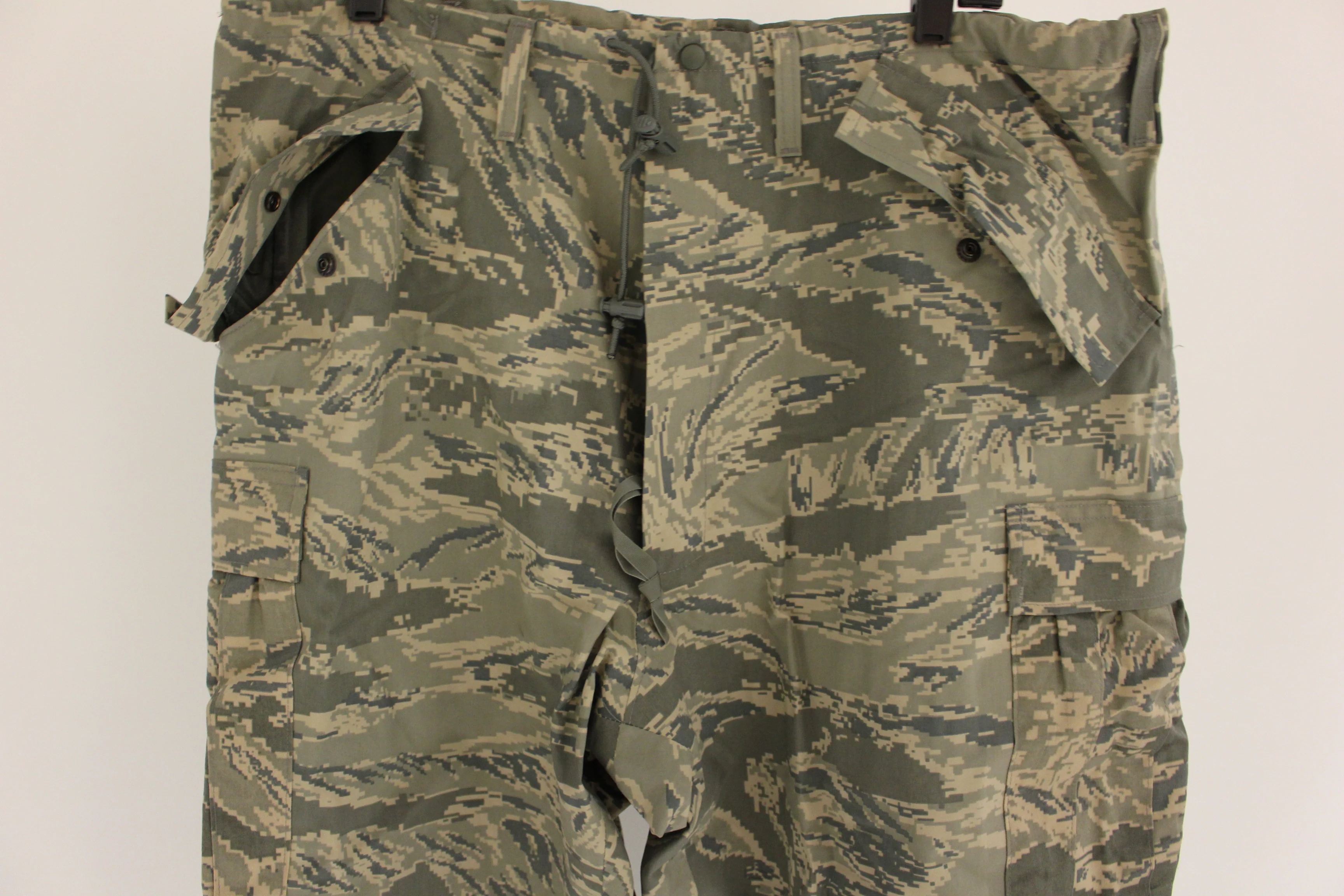 APECS All Purpose Environmental Trousers - Med Short - 8415-01-547-3008 - Used - Image 3