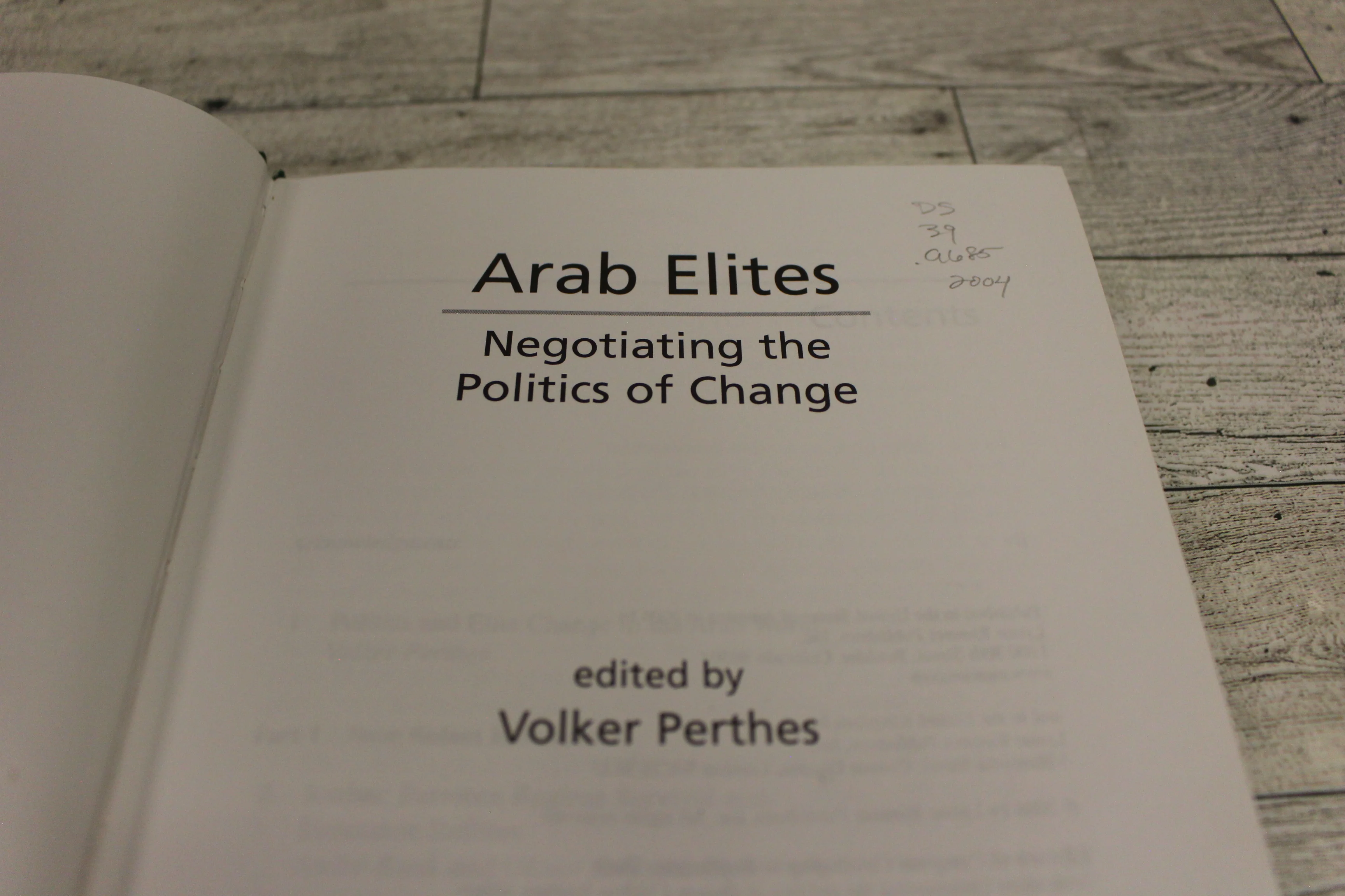 Arab Elites: Negotiating the Politics of Change - Volker Perthes - Used - Image 6