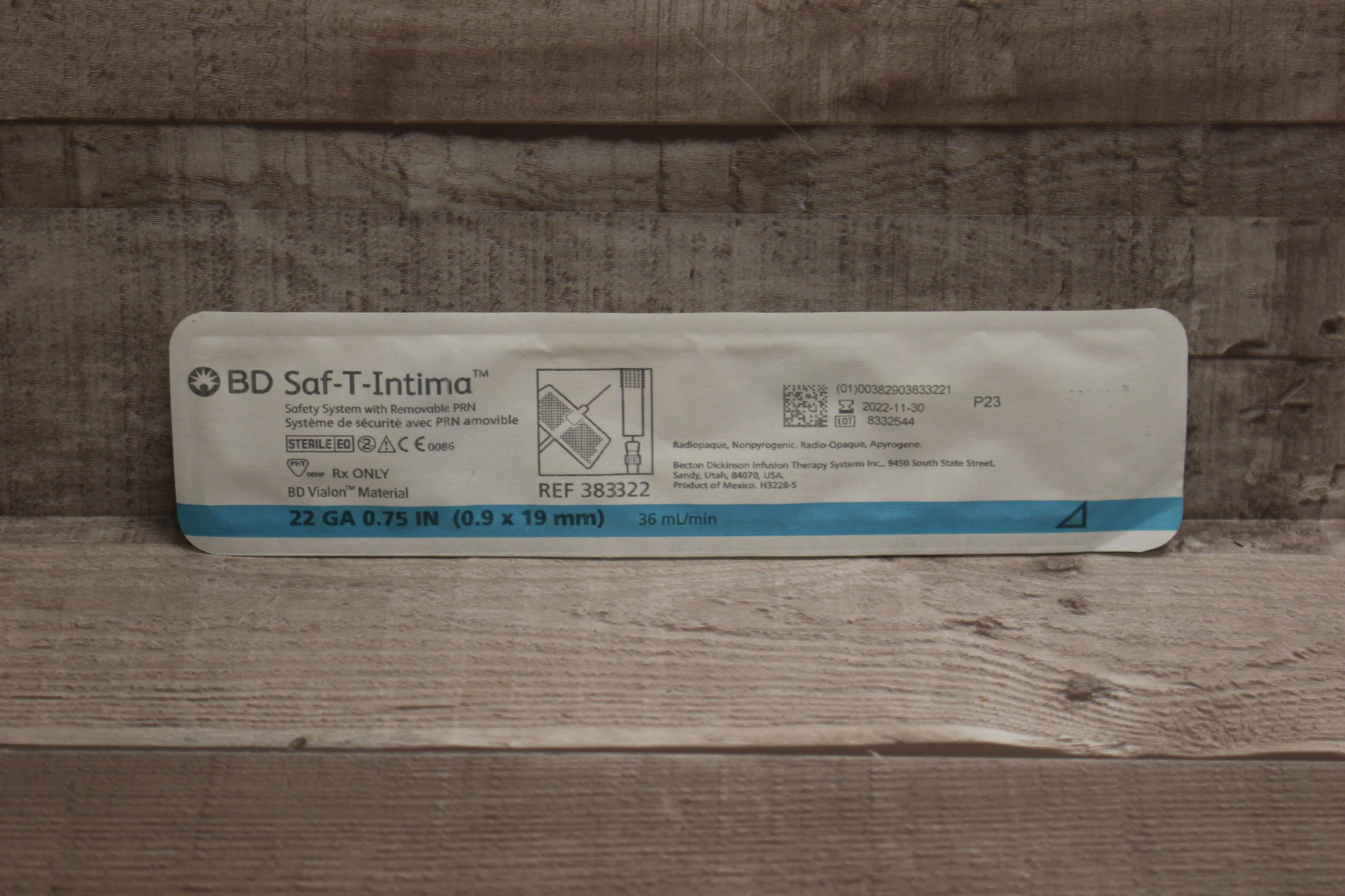BD Saf-T-Intima Closed IV Catheter - 22 G x .75" - REF 383322 - New - Image 2