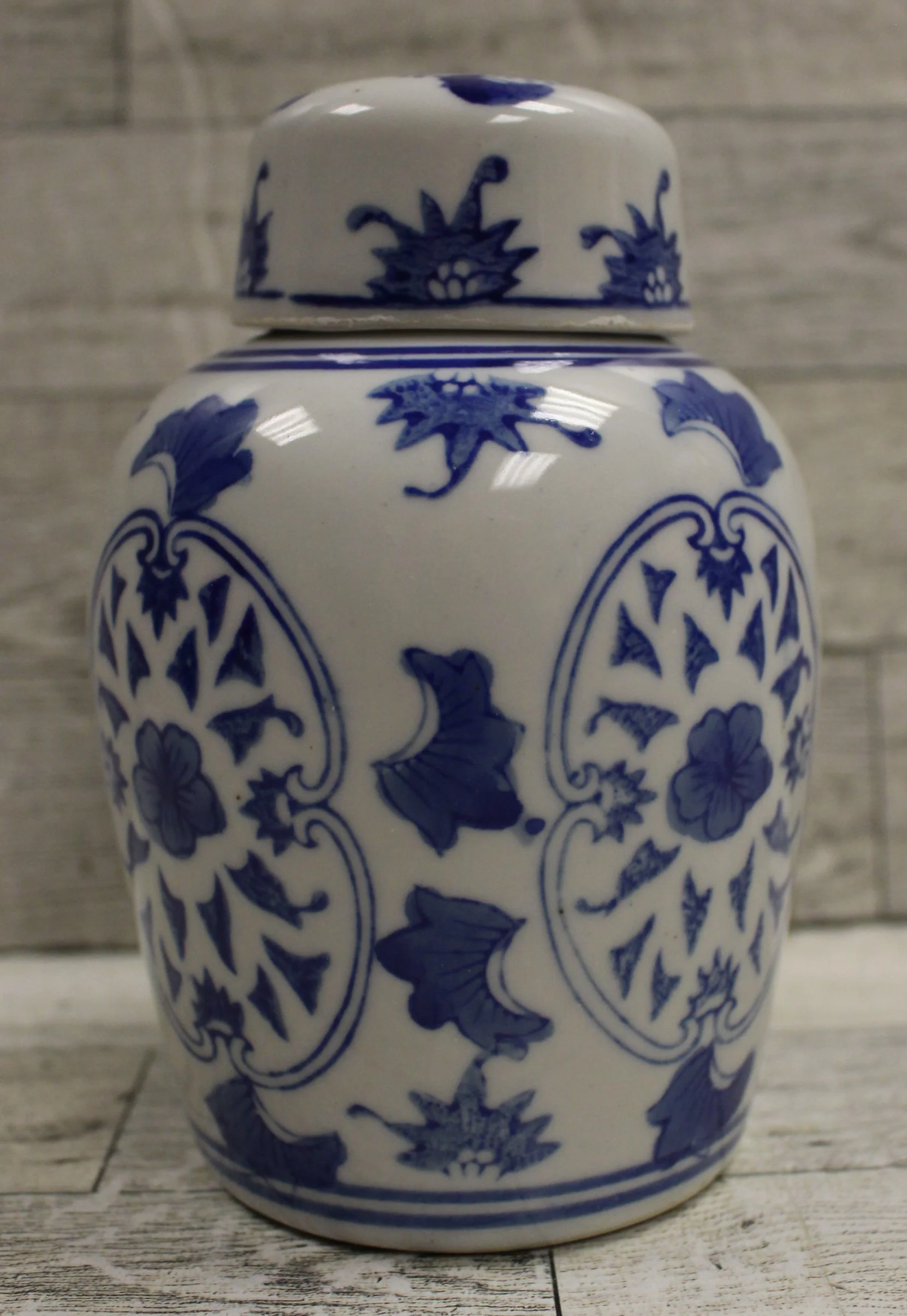 Chinese Porcelain Ginger Jar with Lid - Blue & White - Used - Image 2