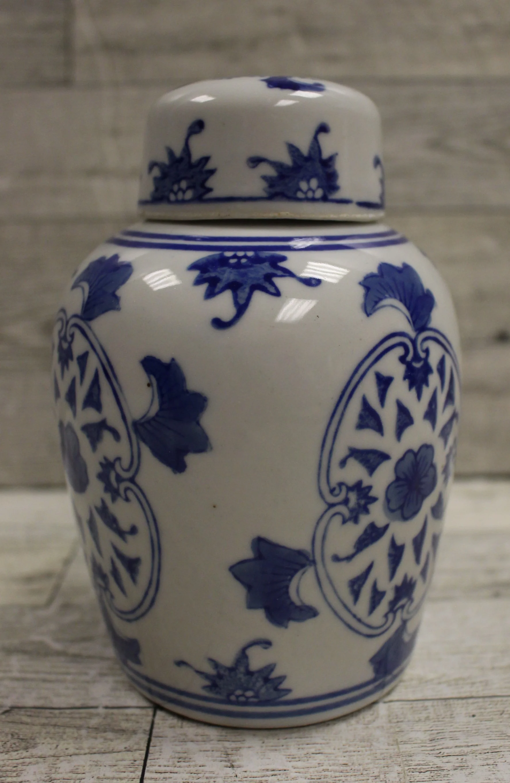 Chinese Porcelain Ginger Jar with Lid - Blue & White - Used - Image 3