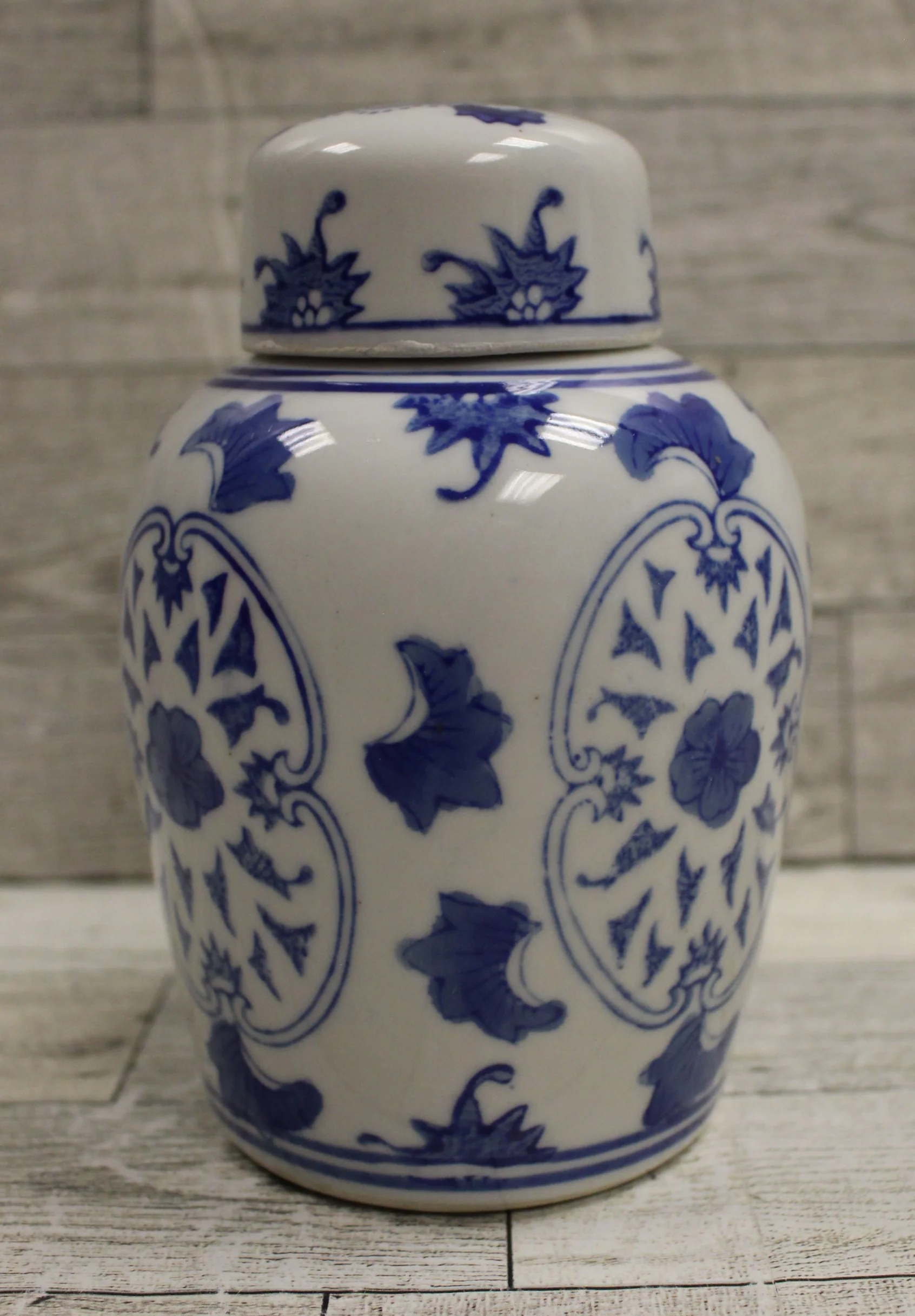 Chinese Porcelain Ginger Jar with Lid - Blue & White - Used - Image 4