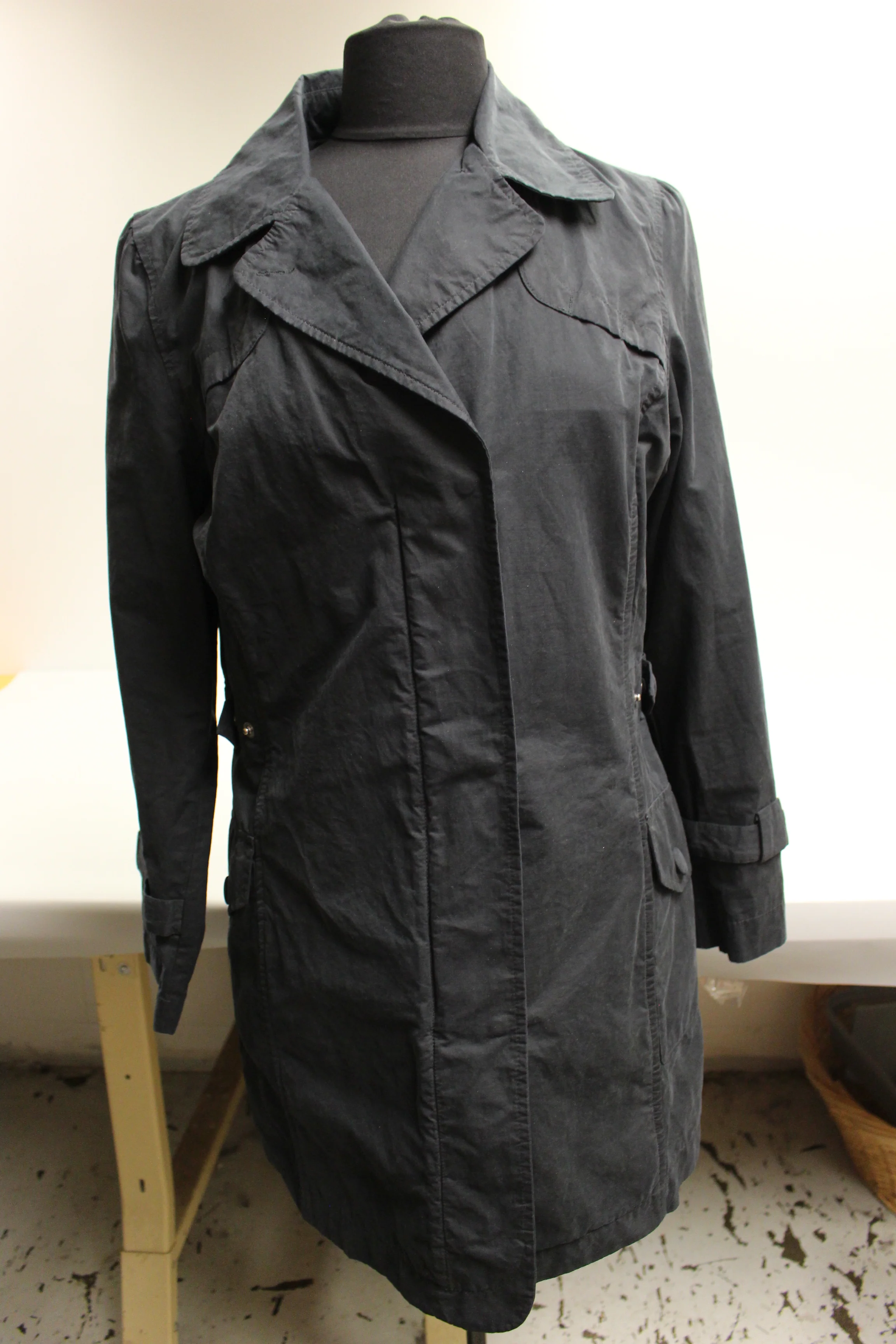 Columbia Omni Shield Women's Travel Trench Coat - Medium - Black - Used