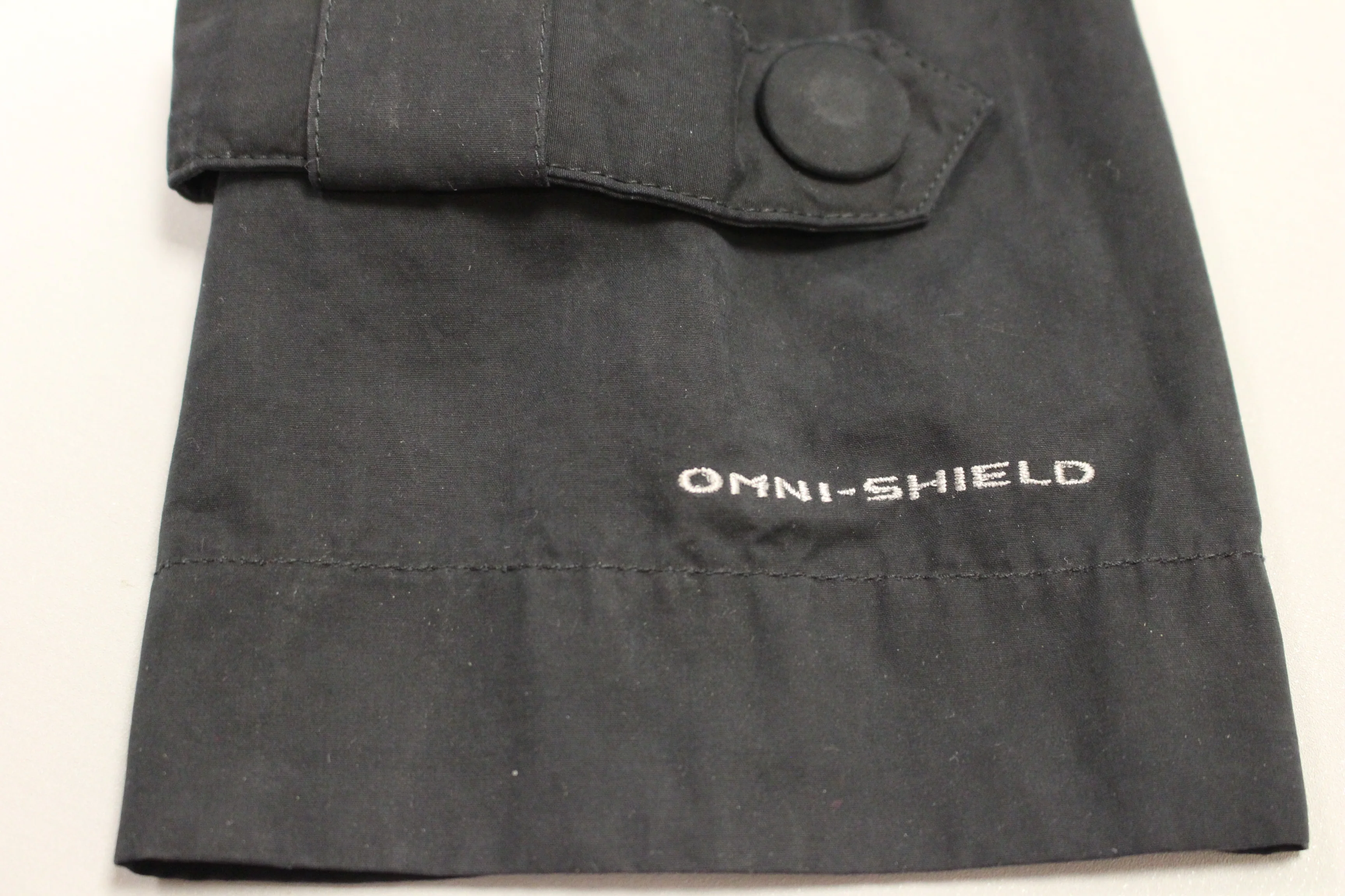 Columbia Omni Shield Women's Travel Trench Coat - Medium - Black - Used - Image 4