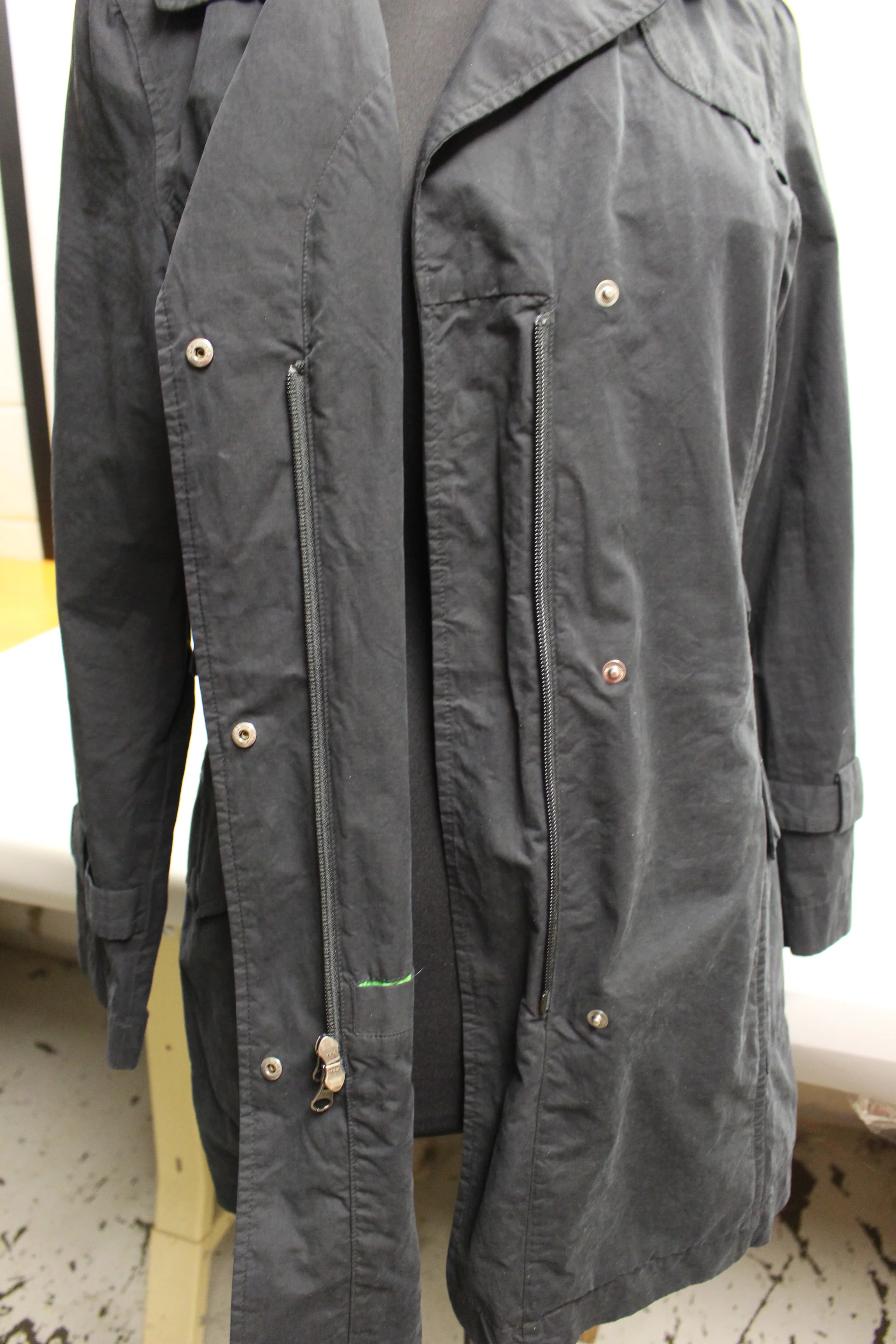 Columbia Omni Shield Women's Travel Trench Coat - Medium - Black - Used - Image 8