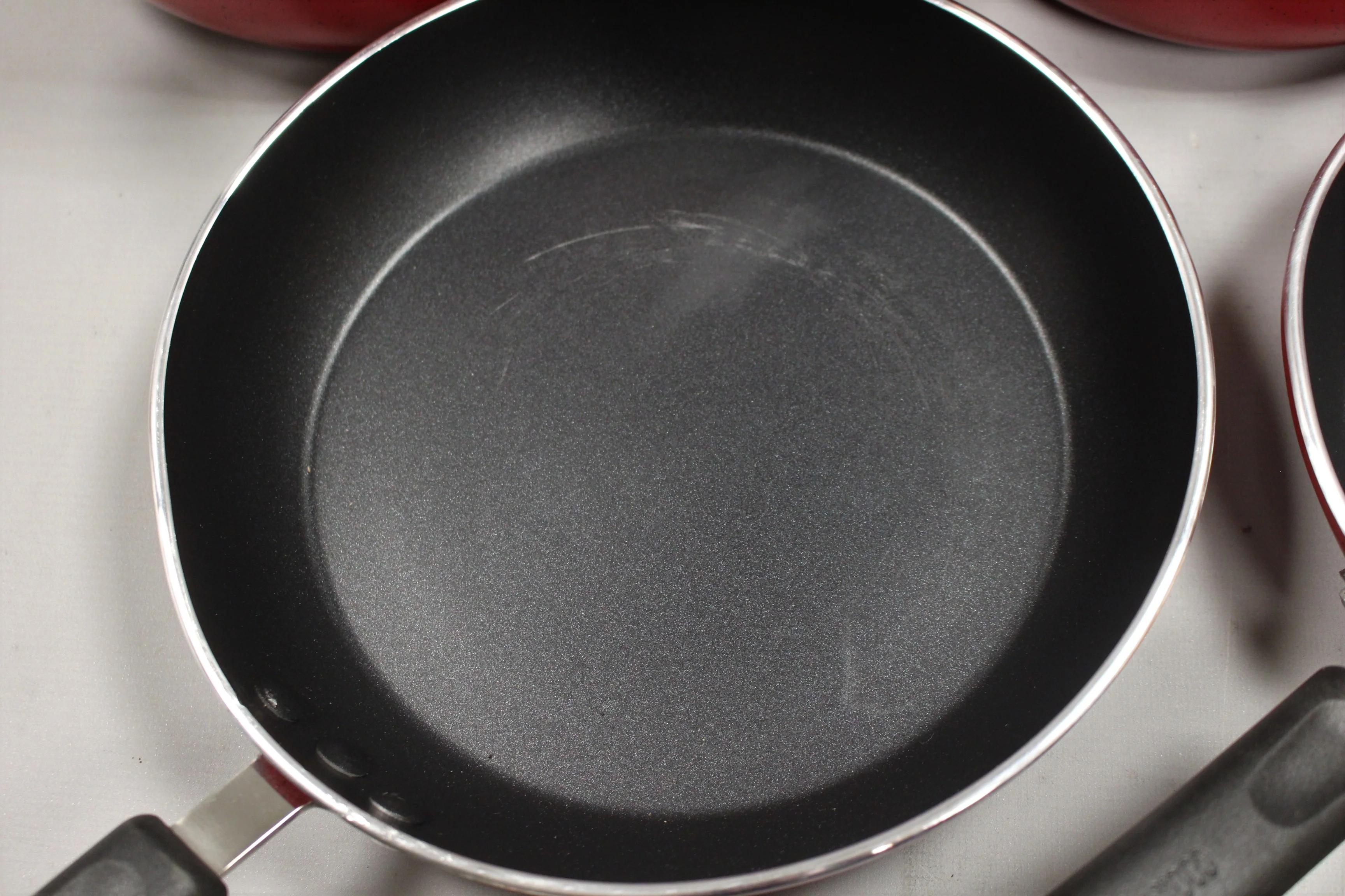 Cook N Home 12 Piece Nonstick Cookware Set - Marble Red - New - Image 2