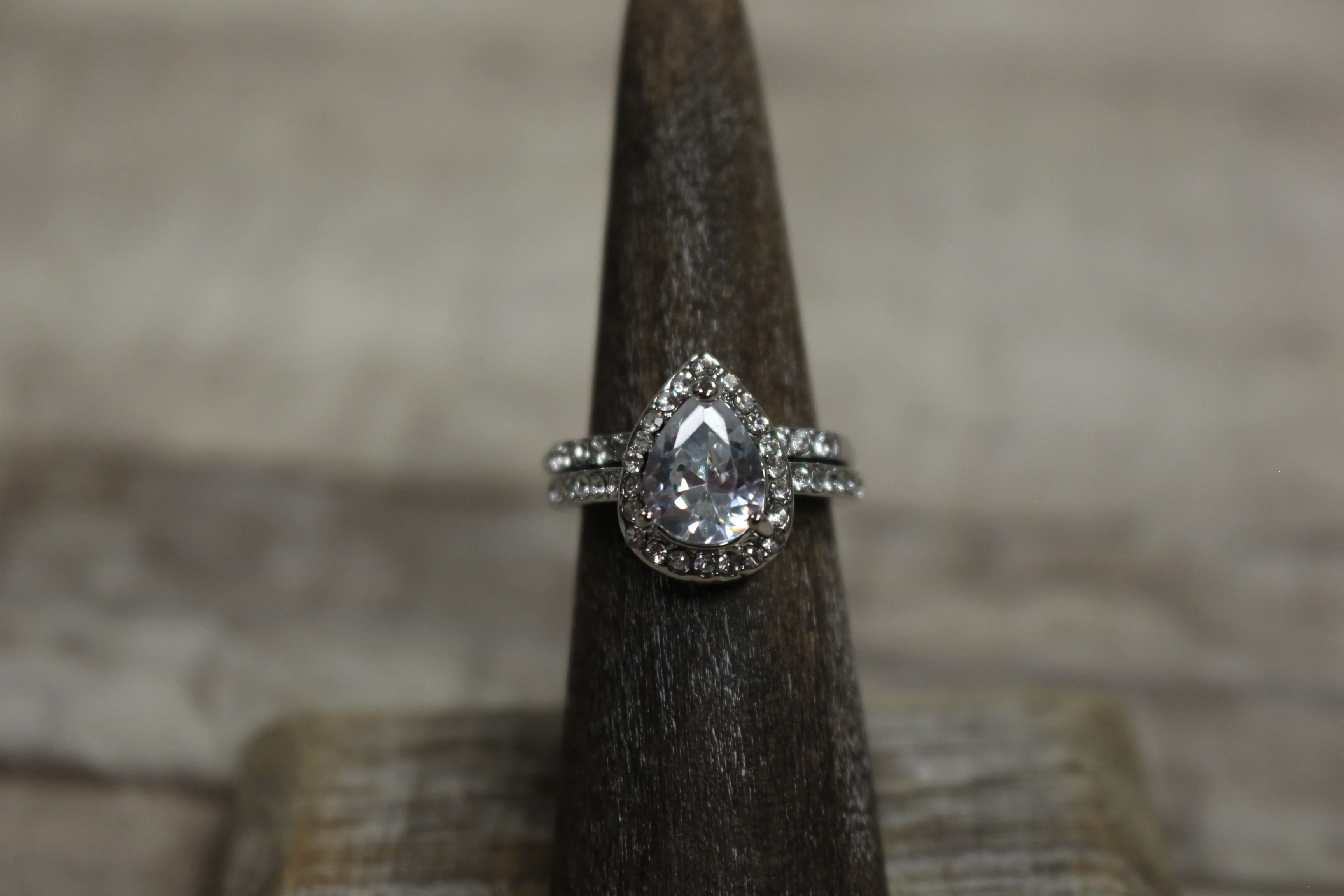 Costume Fashion Jewelry Sparkly Men's Women's Rings Size: 05 -New - Image 3