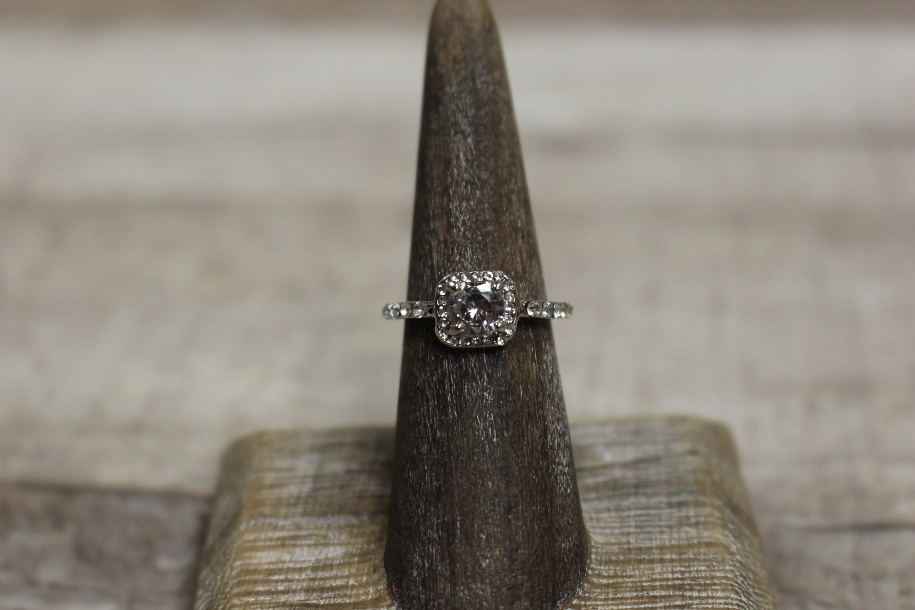 Costume Fashion Jewelry Sparkly Men's Women's Rings Size: 05 -New - Image 4