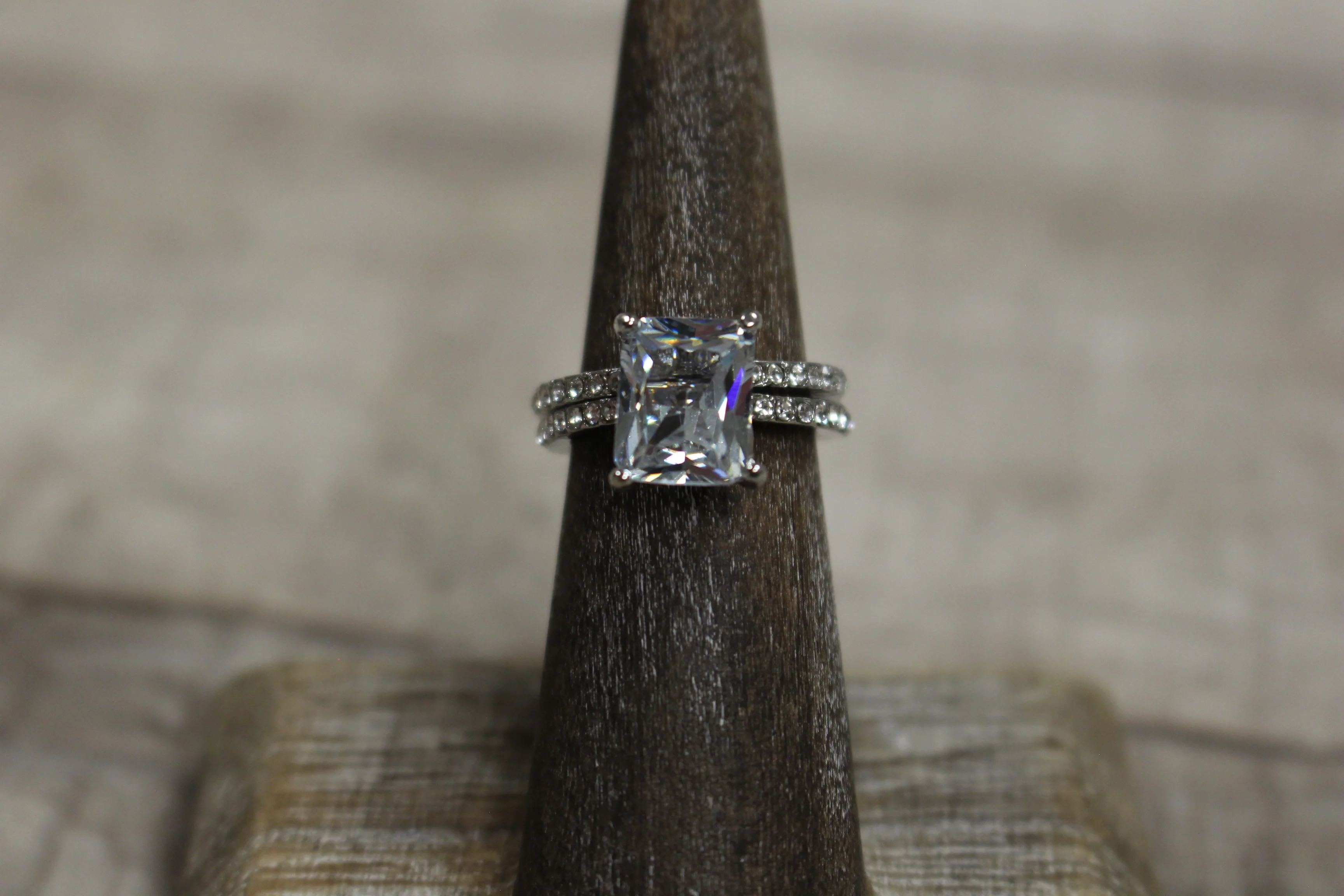 Costume Fashion Jewelry Sparkly Men's Women's Rings Size: 05 -New - Image 7