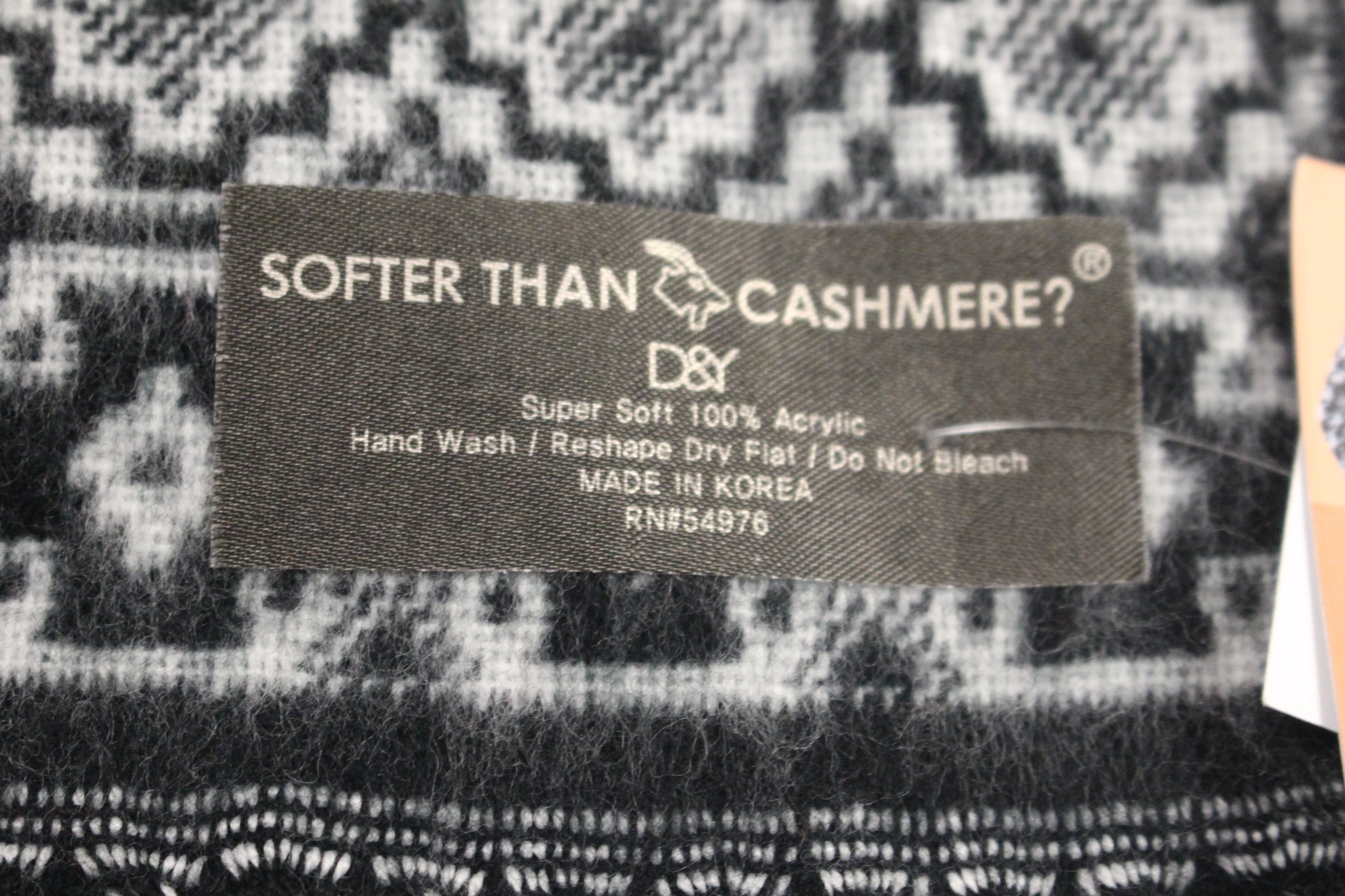 D&Y David & Young Softer Than Cashmere Scarf - New - Image 2