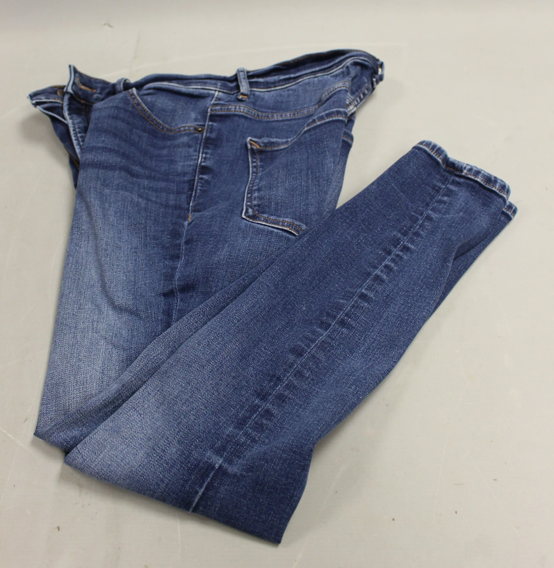 Express Ankle Legging Jeans - Size 6 - High Rise - Used