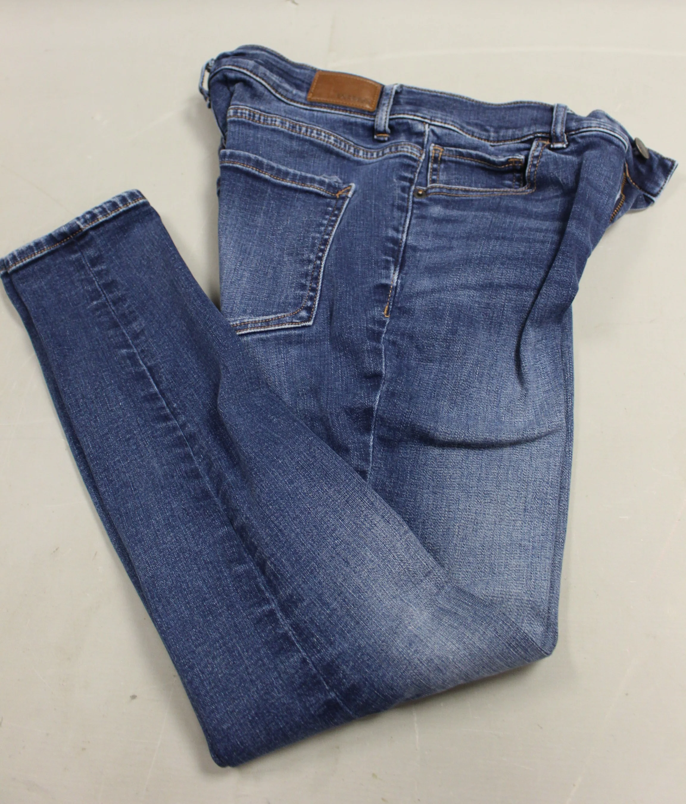 Express Ankle Legging Jeans - Size 6 - High Rise - Used - Image 2