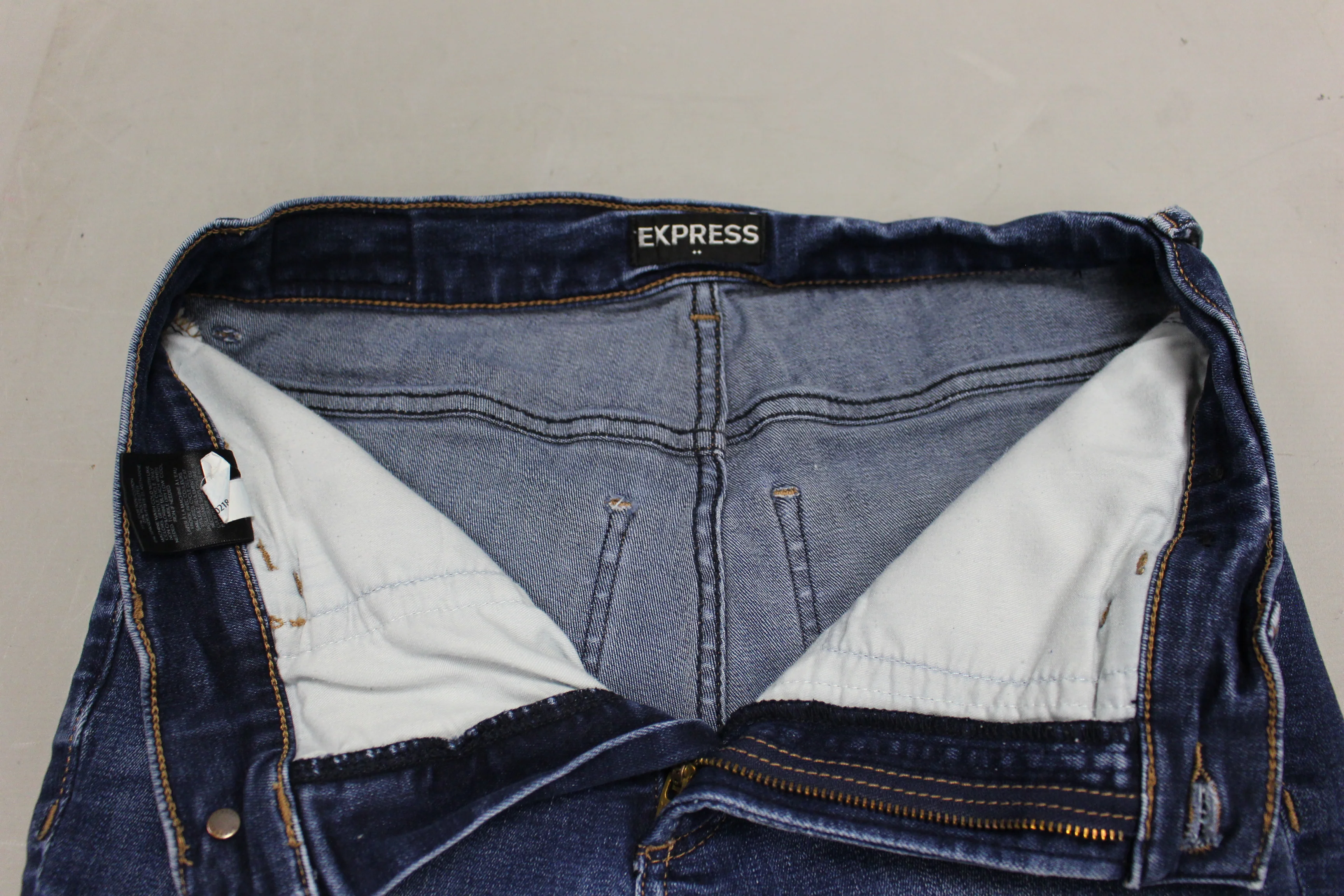 Express Ankle Legging Jeans - Size 6 - High Rise - Used - Image 7
