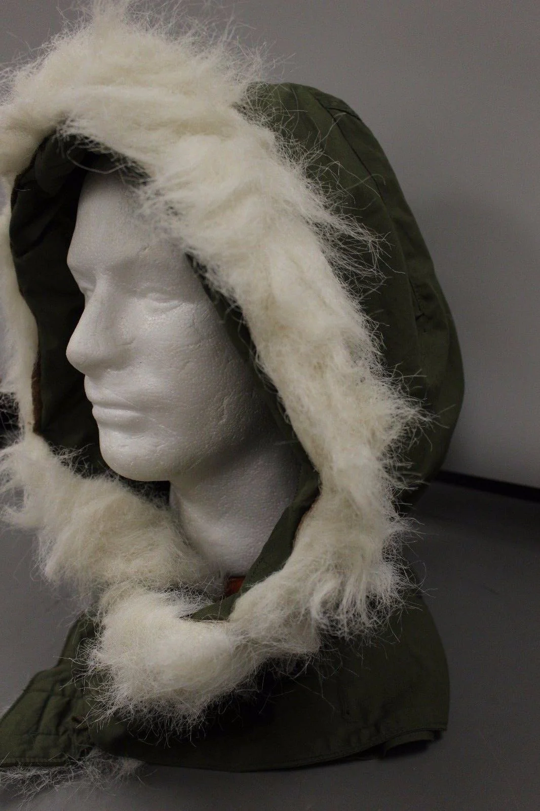 Extreme Cold Weather Hood with Synthetic Fur Ruff - 8415-00-782-3004 - Used - Image 2
