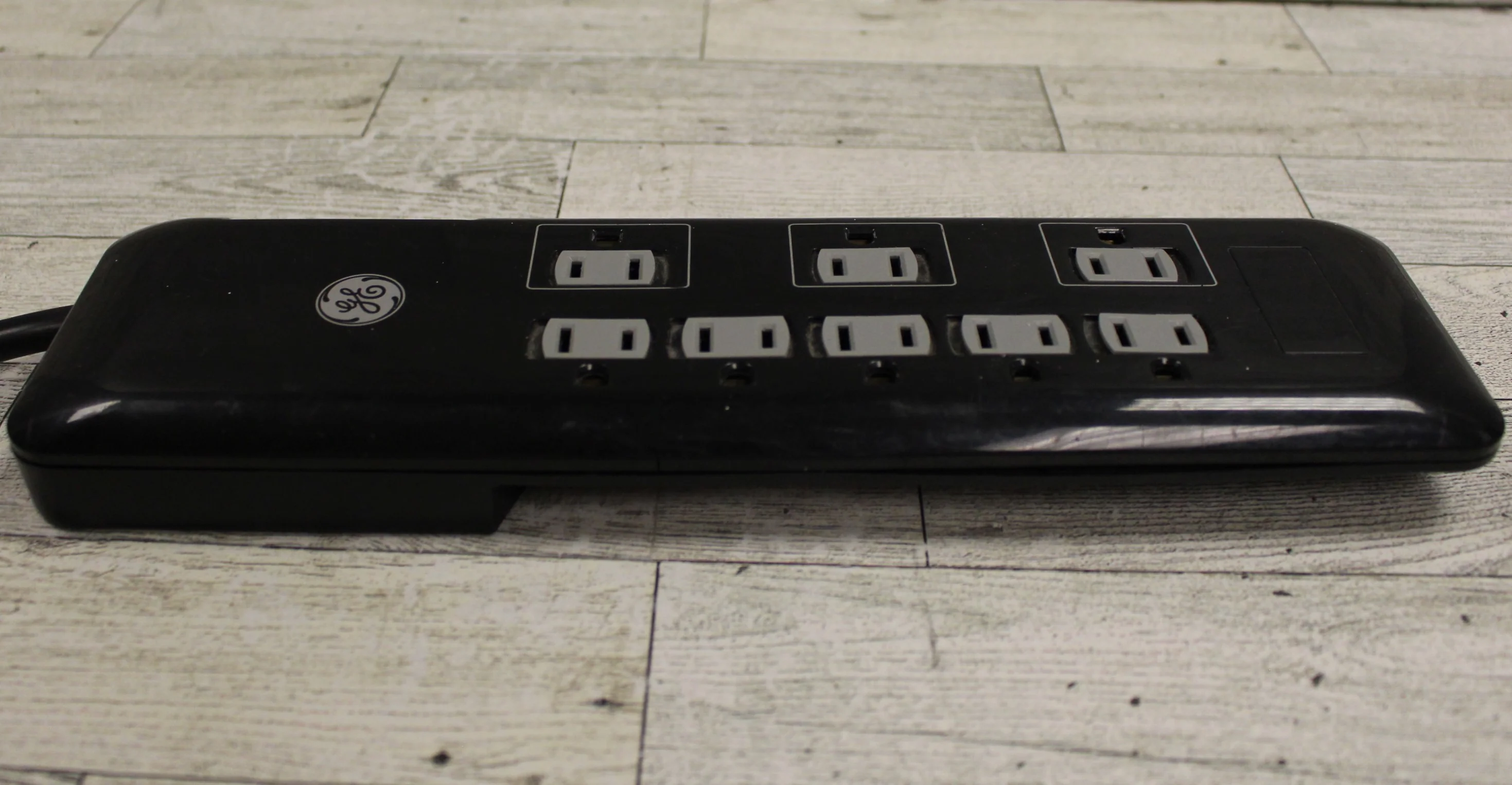 GE UltraPro 8 Outlet Surge Protector - Used - Image 3