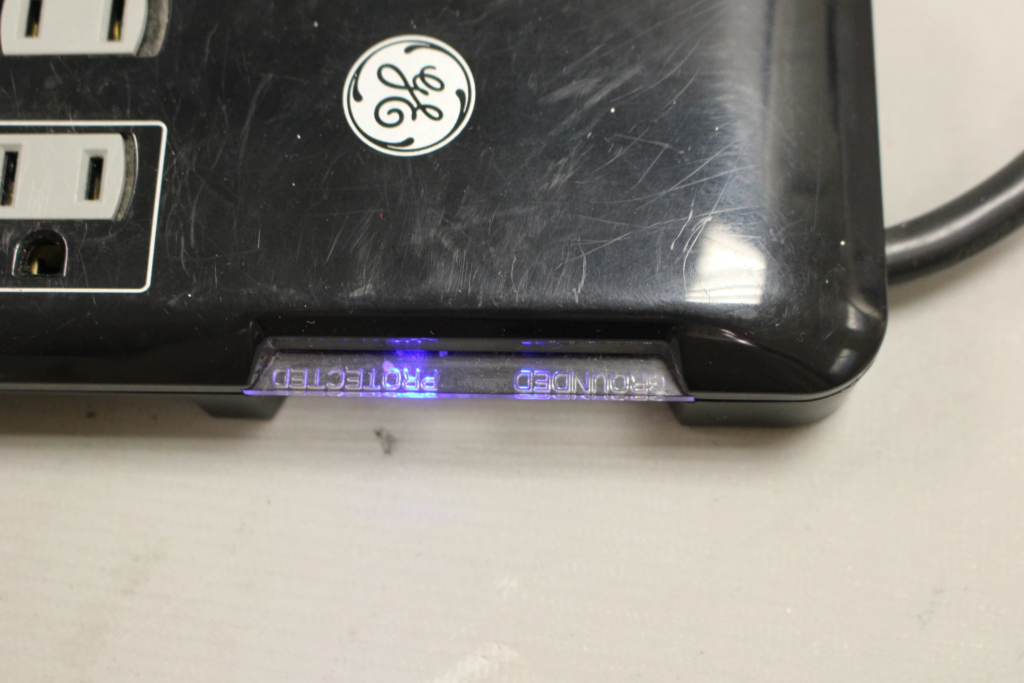 GE UltraPro 8 Outlet Surge Protector - Used - Image 4
