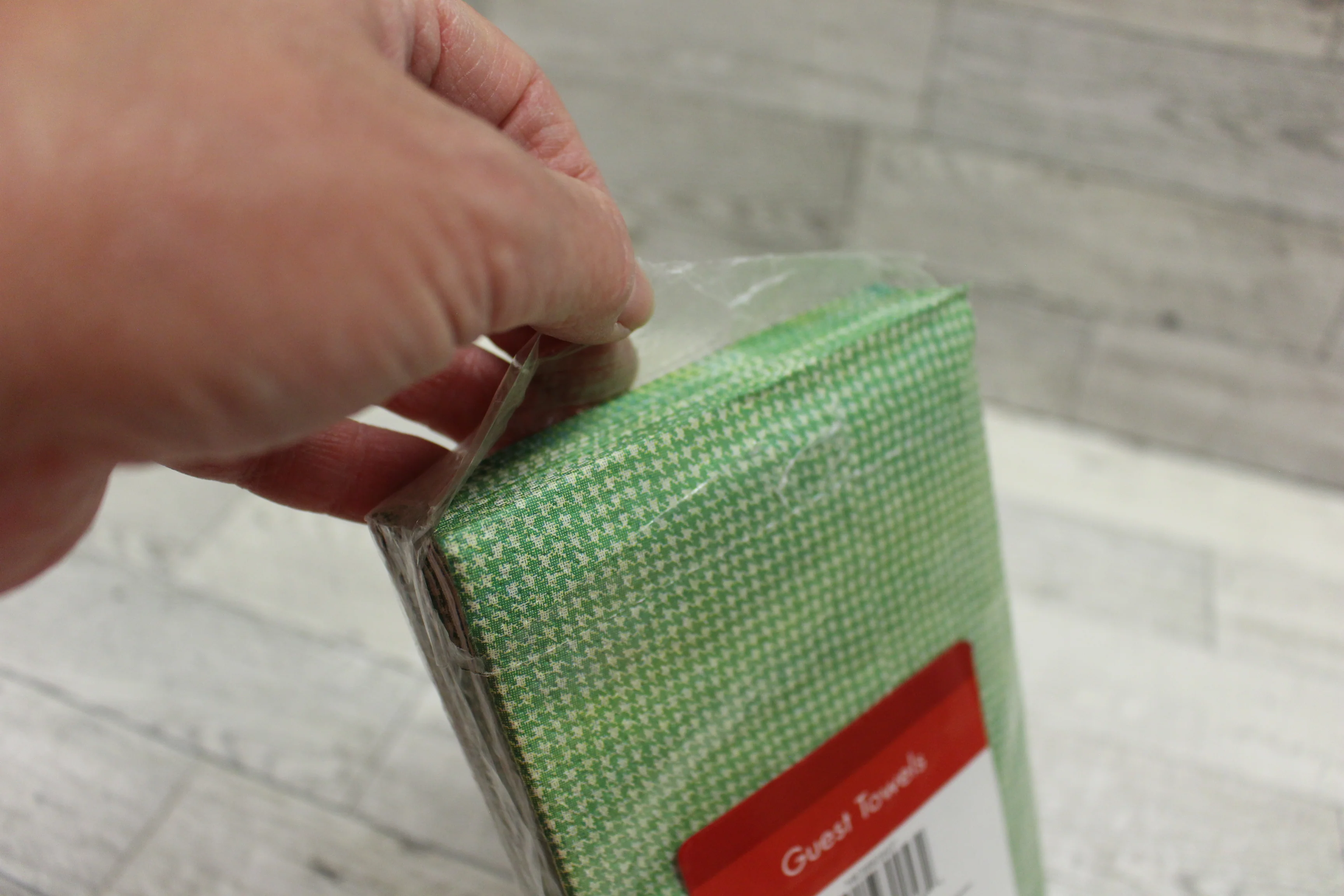 Glitterwrap Christmas Disposable Guest Towels - 13" x 15.75" - Set of 43 - New - Image 3