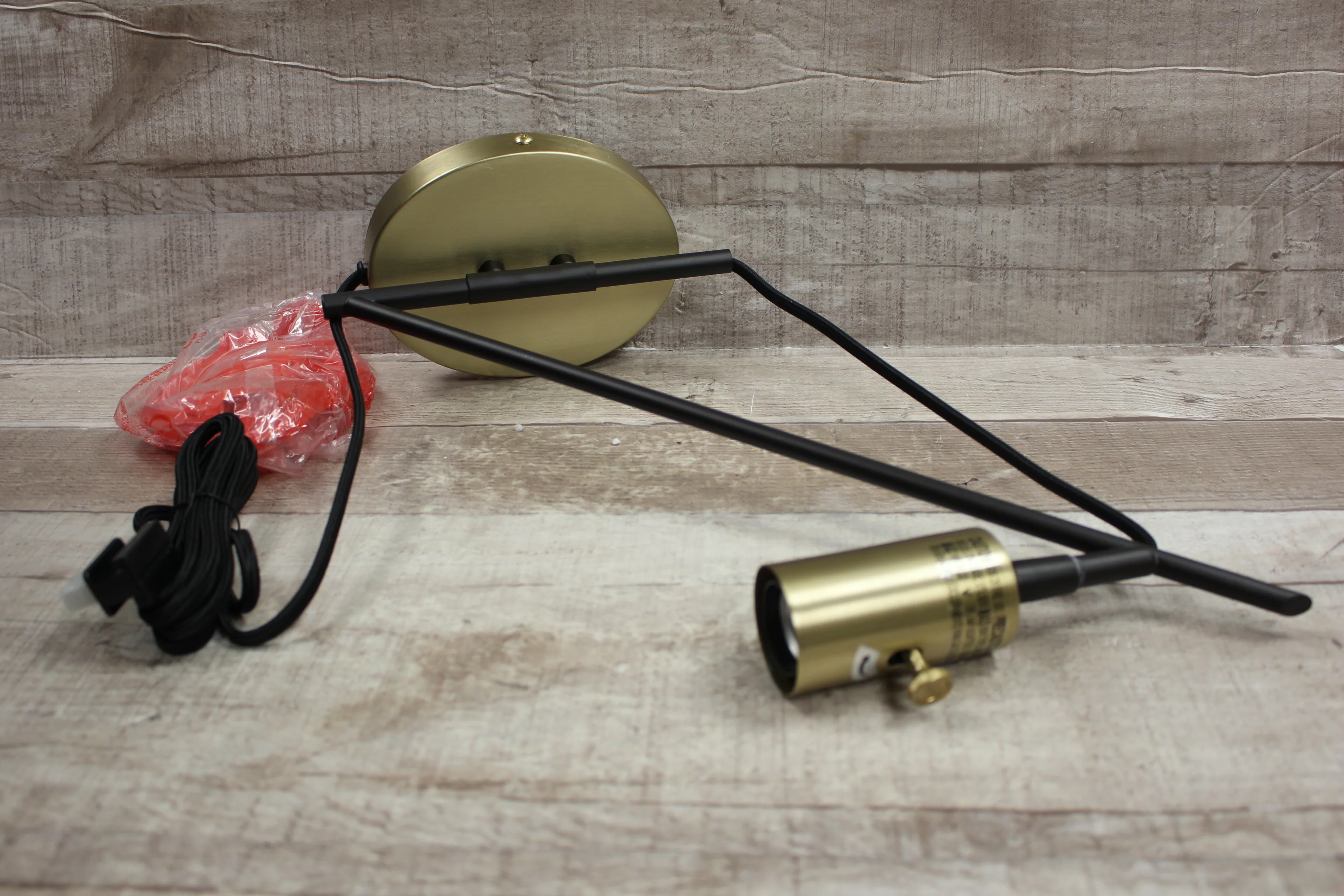 Globe Electric Exeter 1-Light Bronze Plug-In or Hardwire Swing Arm Wall Sconce - New - Image 4