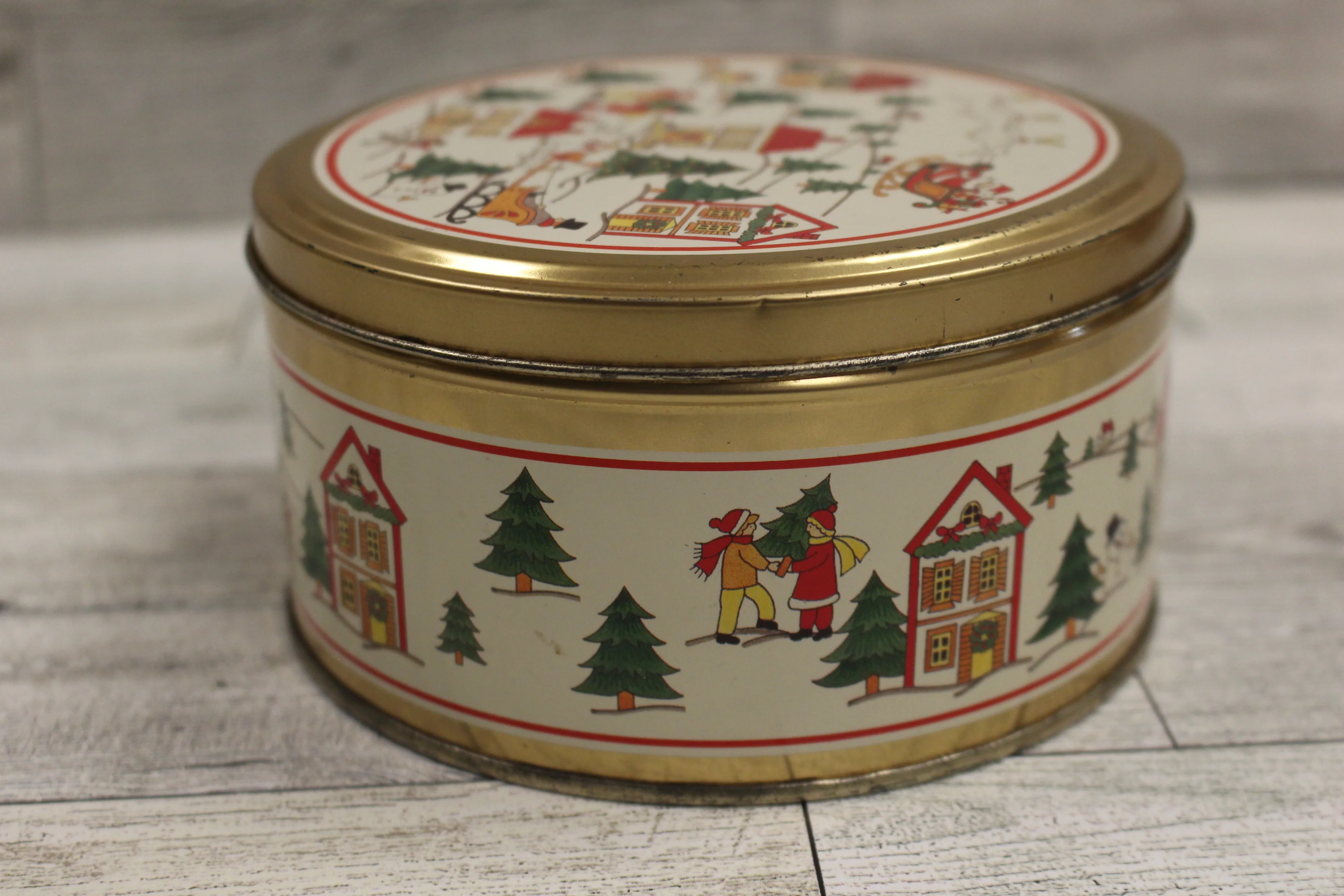 Jamestown Metal Christmas Cookie Tin Container - Used - Image 2