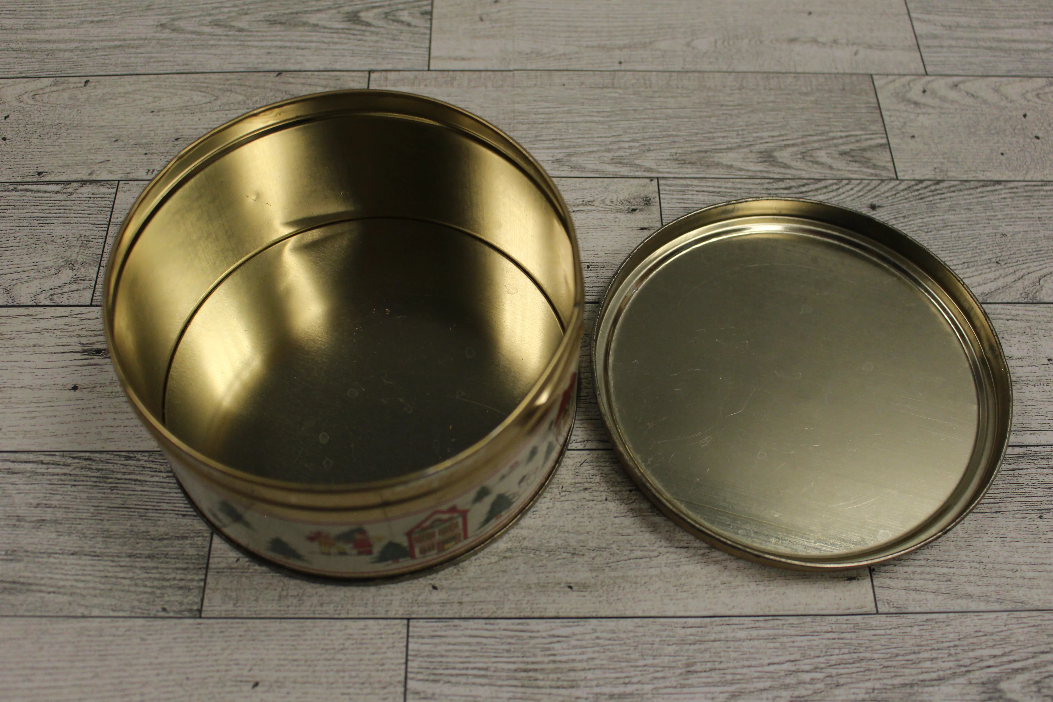 Jamestown Metal Christmas Cookie Tin Container - Used - Image 5