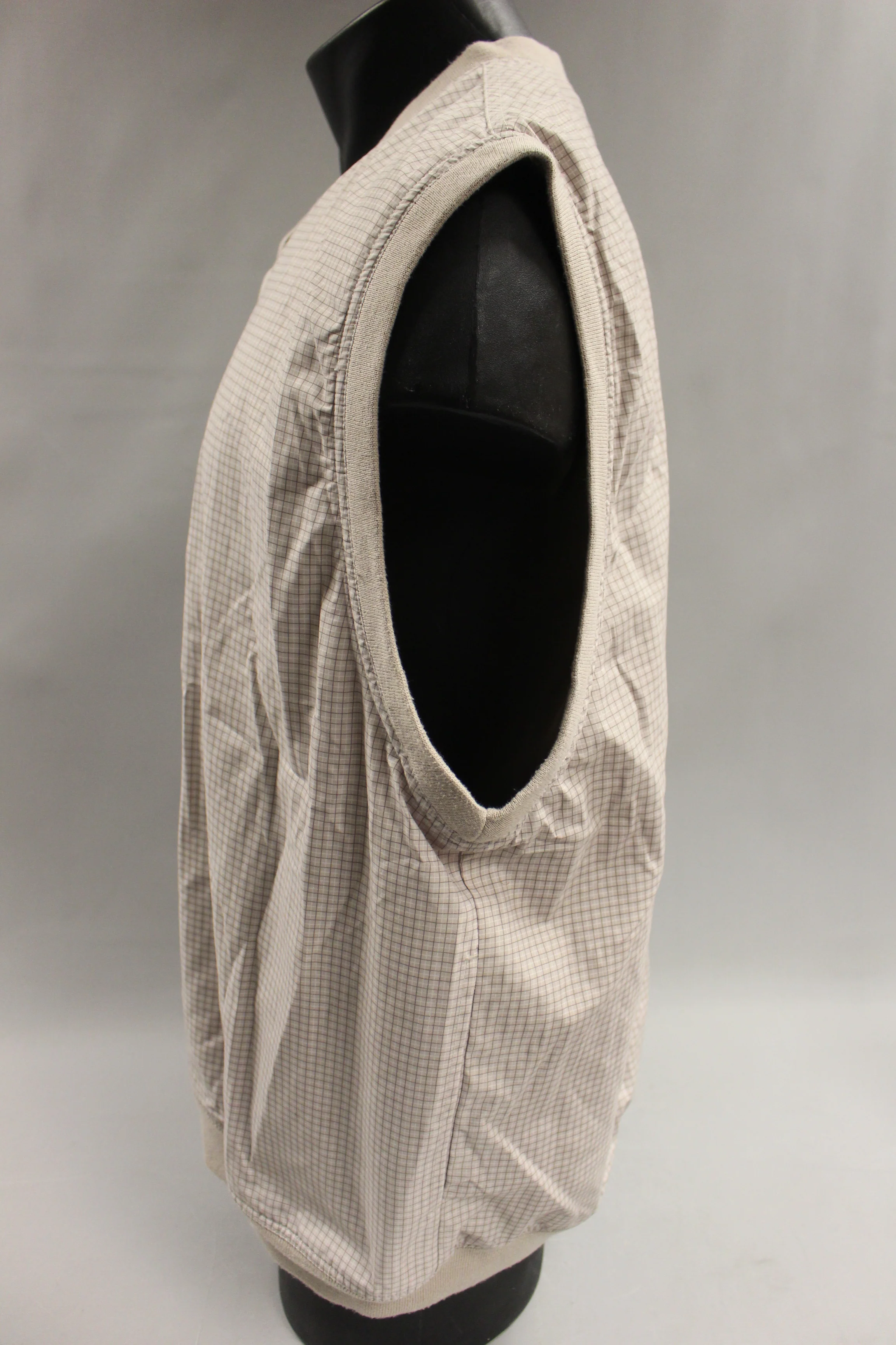 Jantzen Men's Golfing Style Sweater Vest Size XL -White/Tan Checkering -Used - Image 2