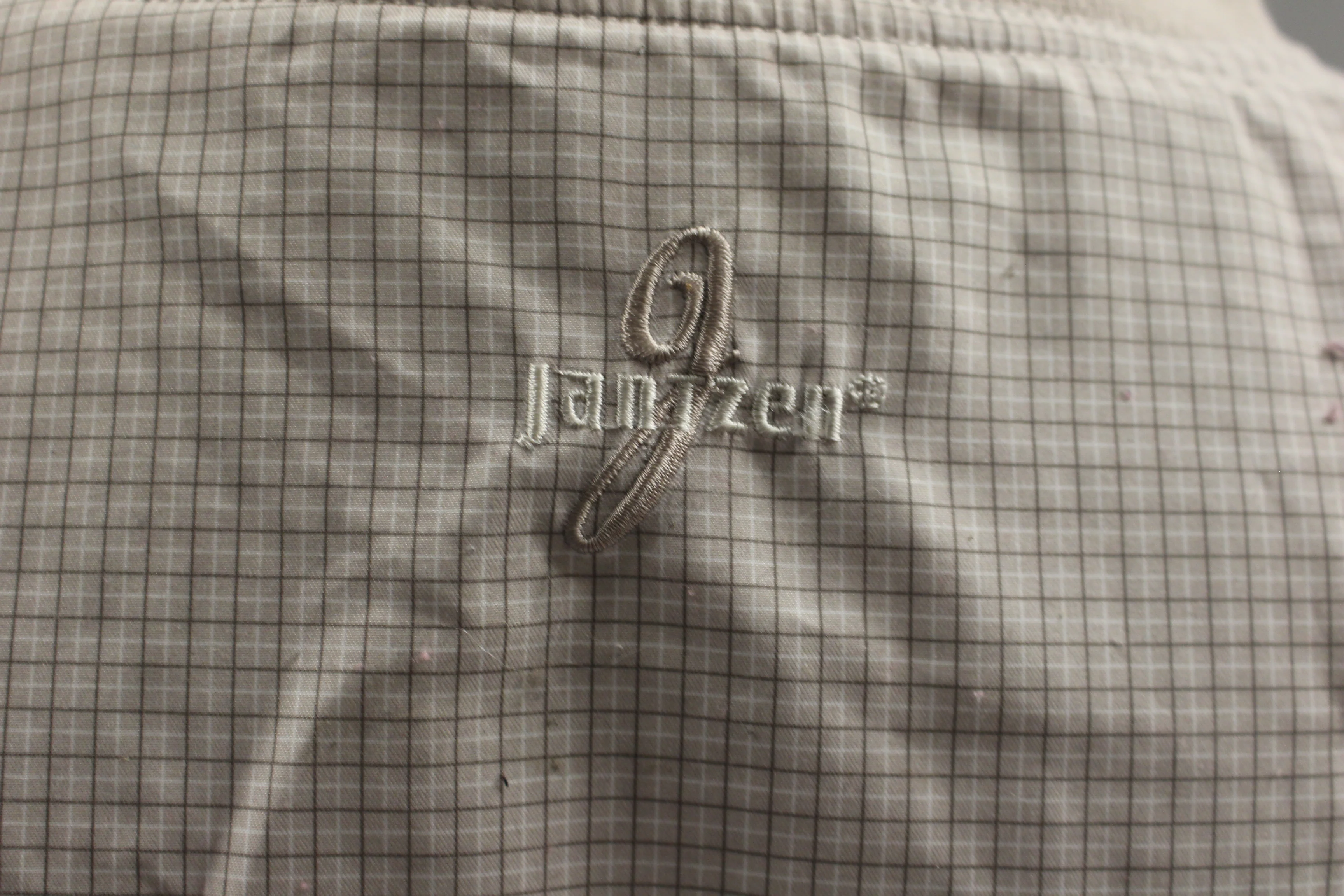 Jantzen Men's Golfing Style Sweater Vest Size XL -White/Tan Checkering -Used - Image 5