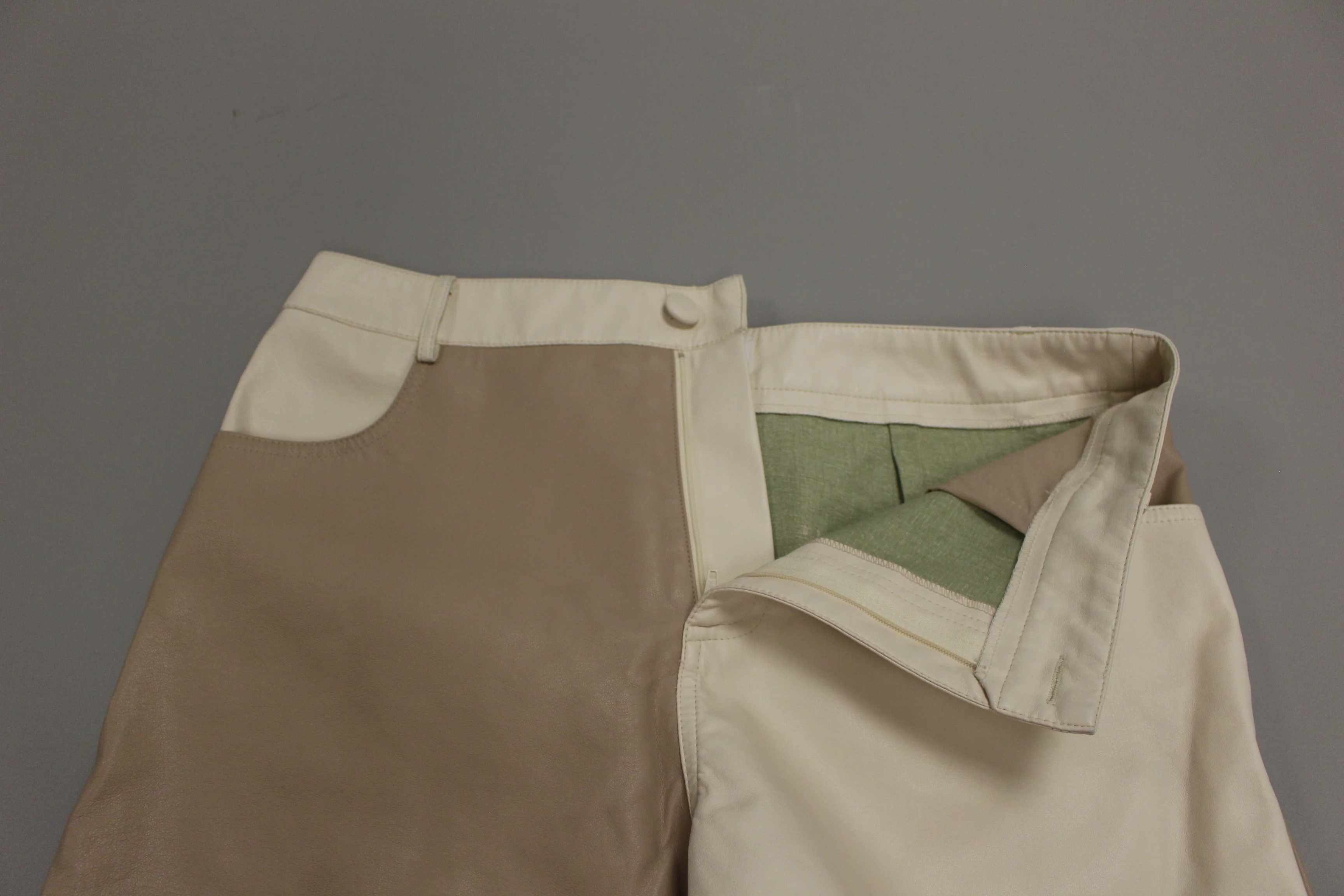 Le Lis Women's Two Tone Shorts - Large - Used - Image 3