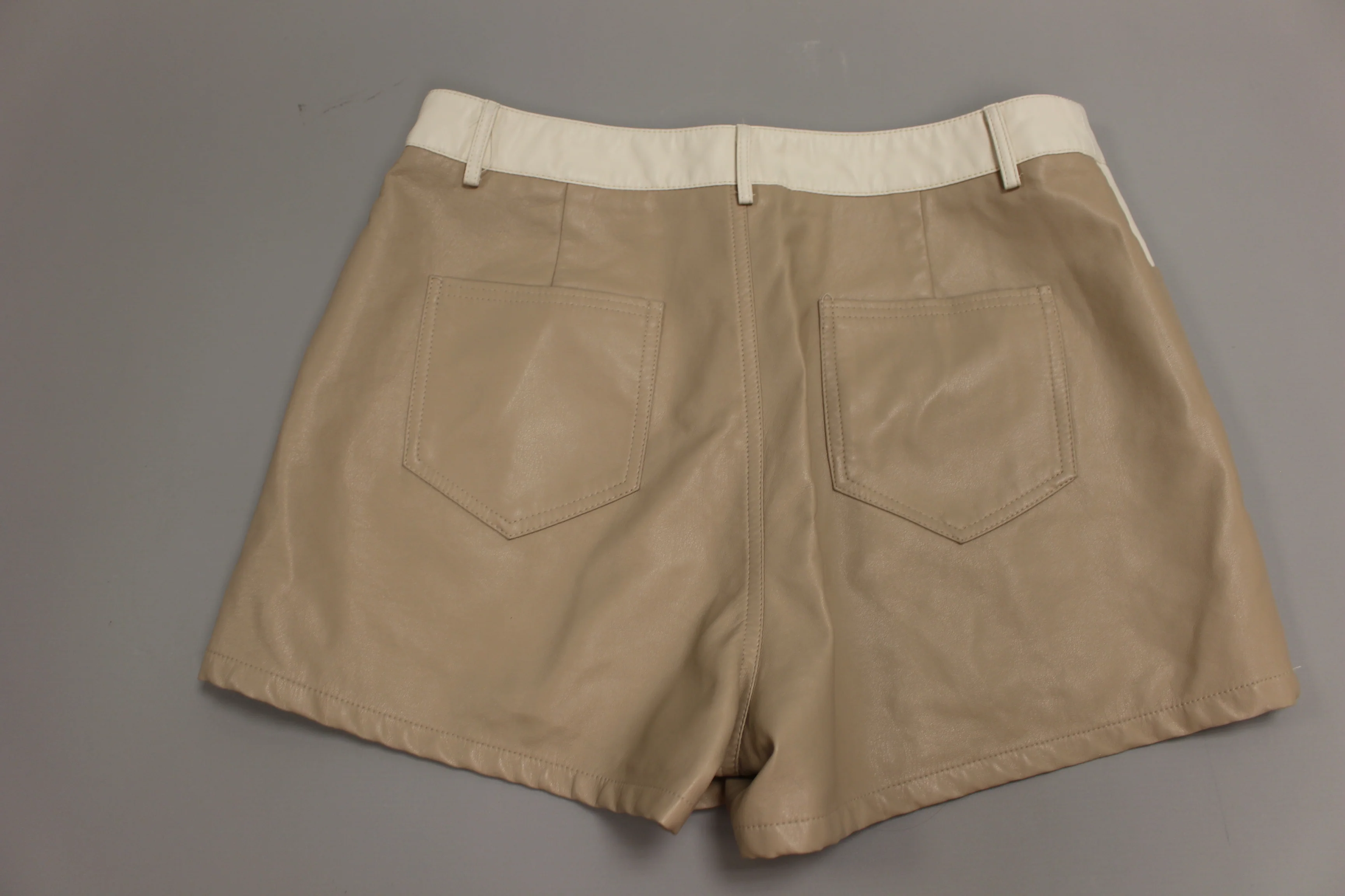 Le Lis Women's Two Tone Shorts - Large - Used - Image 4