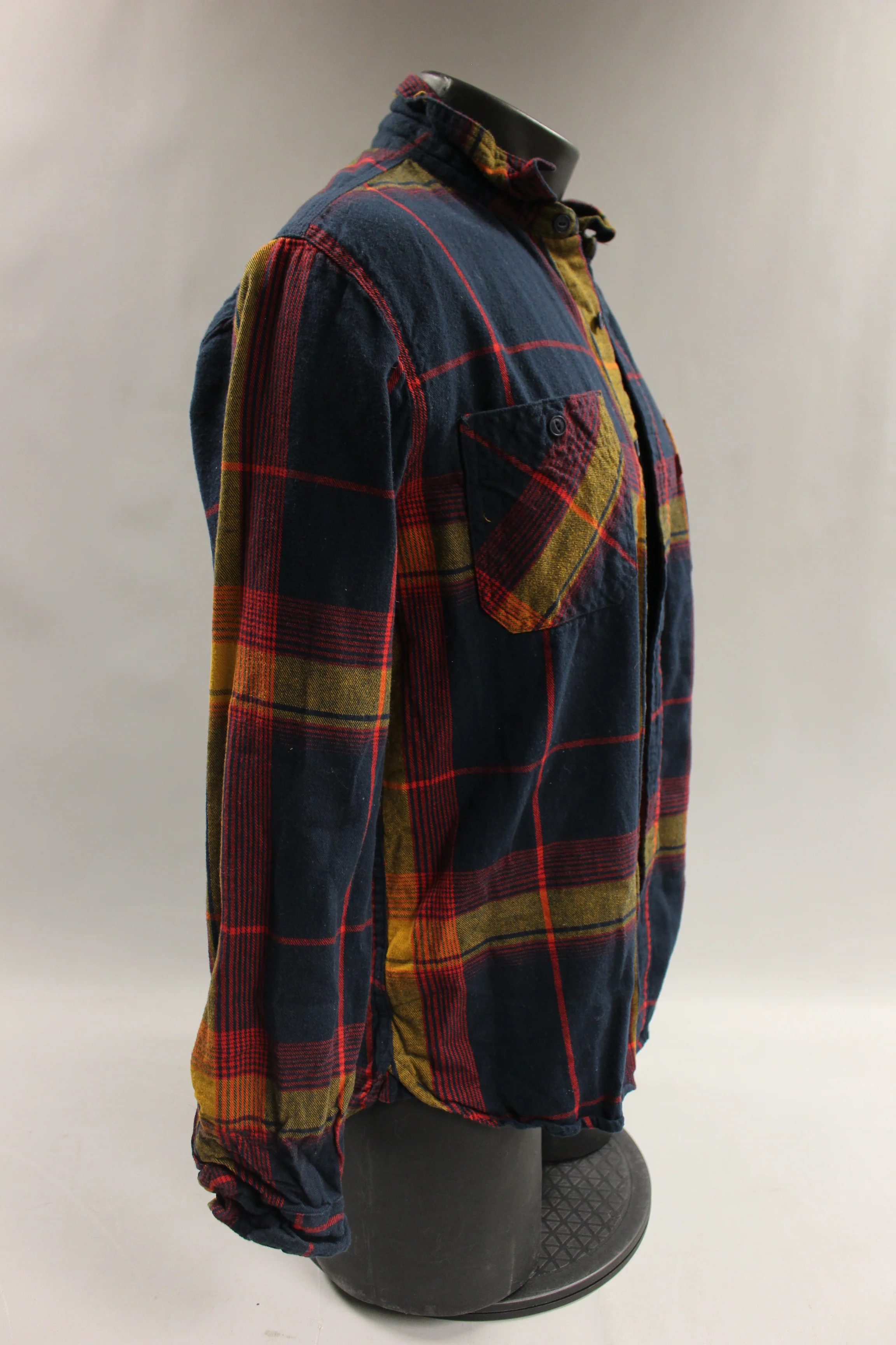 Levi Strauss Men's Plaid Button Up Shirt Size Medium -Used - Image 2