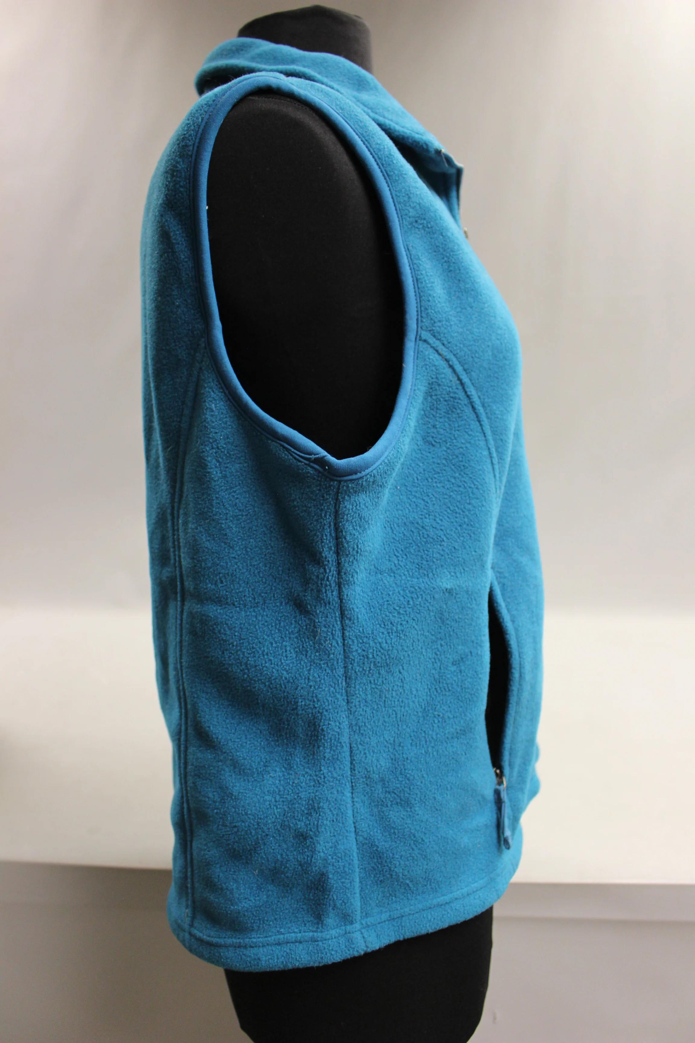 LL Bean Women's Polartec Vest - Med Reg - Blue - Used - Image 5