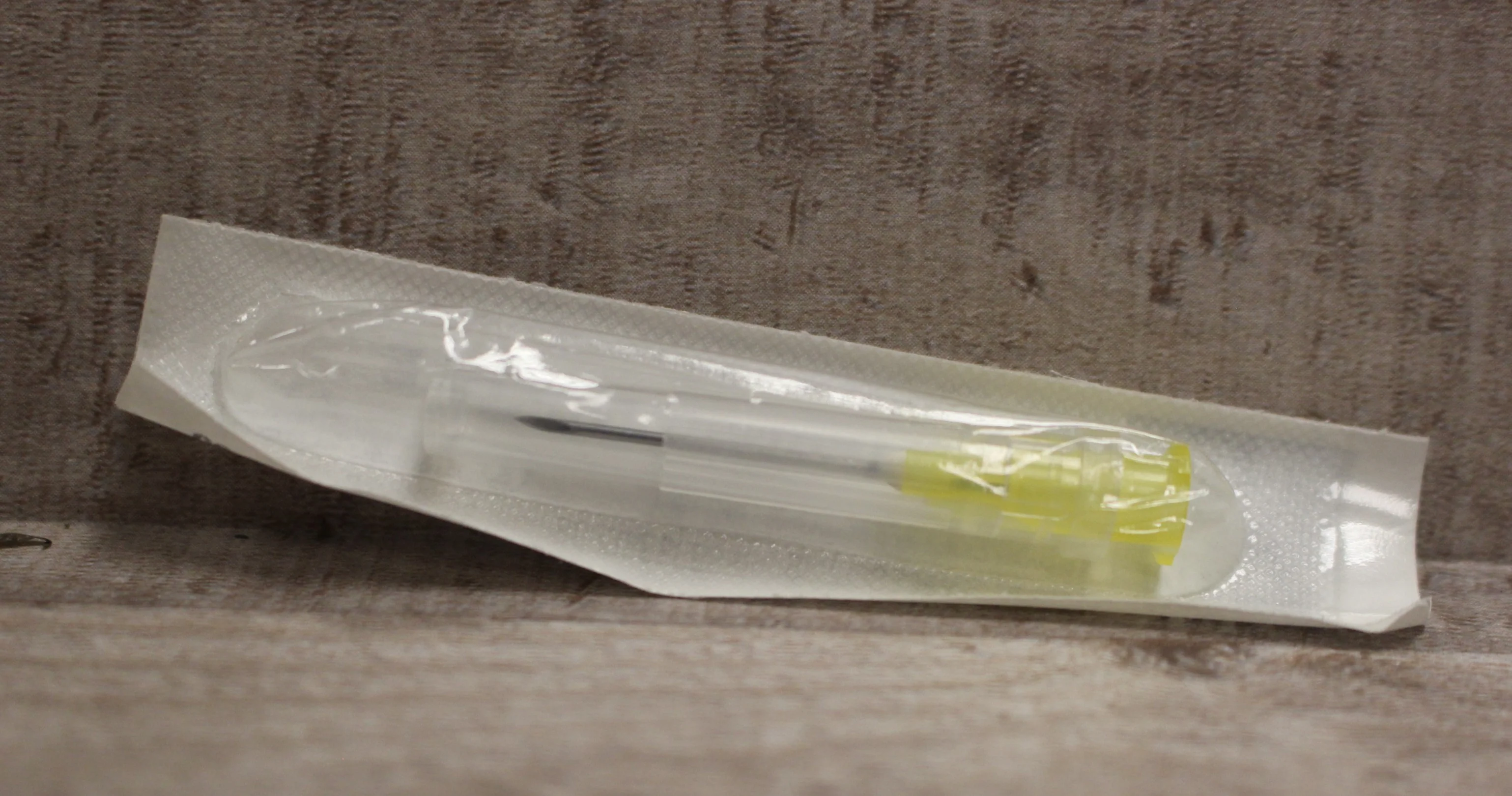 Medline Standard Hypodermic Needle - 20G x 1" - New - Image 2