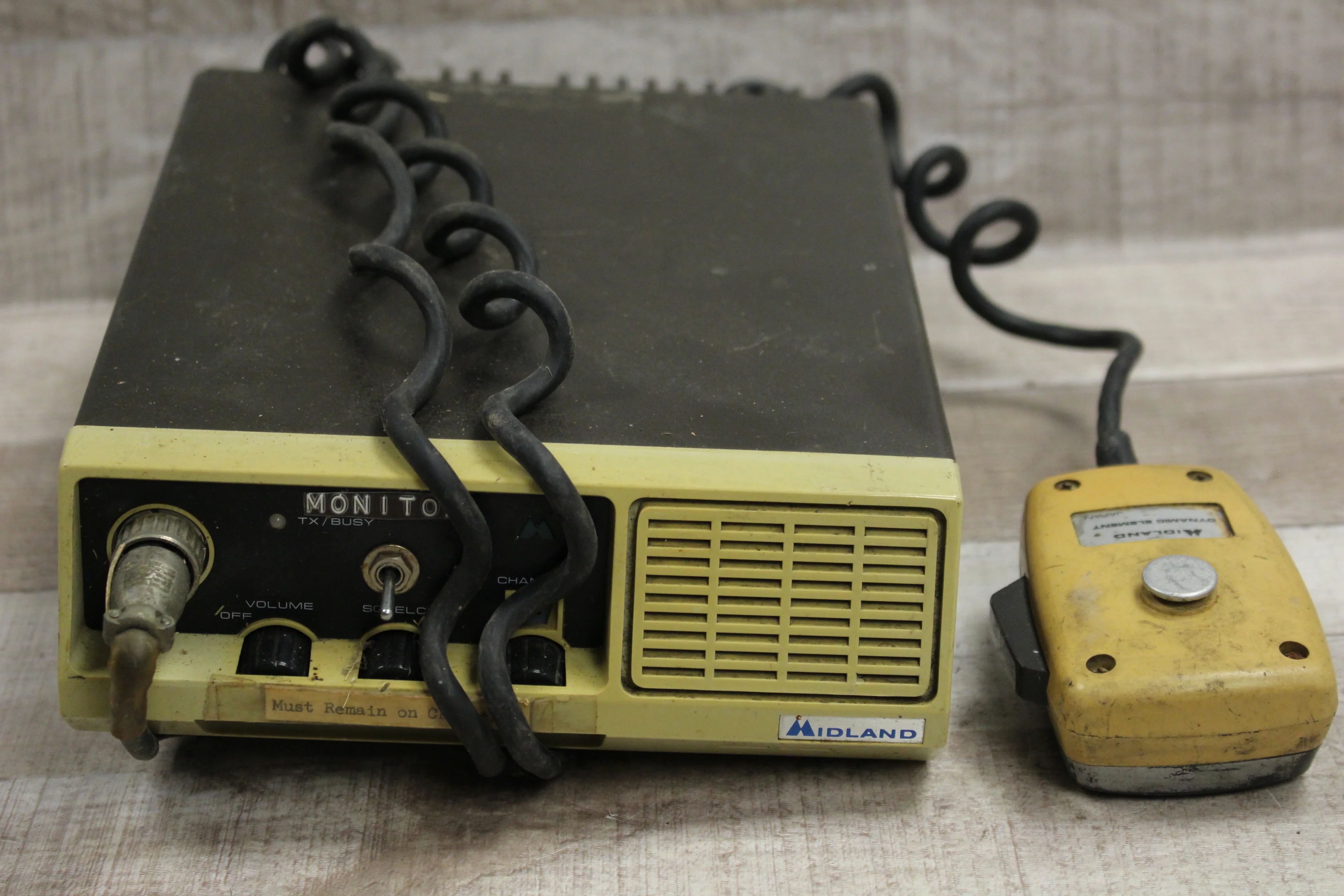 Midland LMR 70-52B Mobile Radio With Mic -Black -Used
