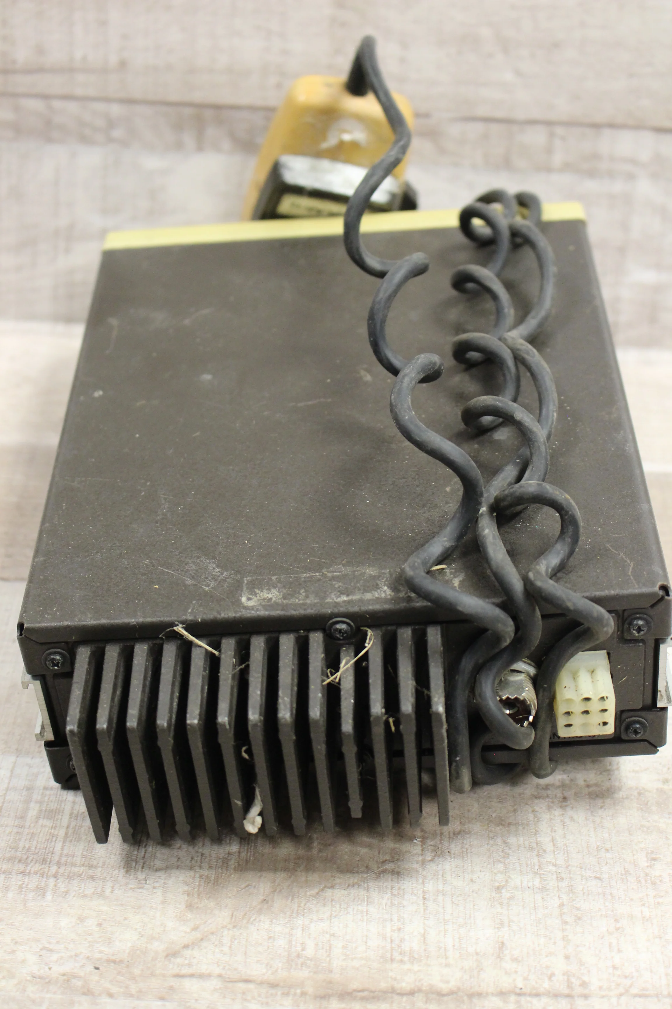 Midland LMR 70-52B Mobile Radio With Mic -Black -Used - Image 2