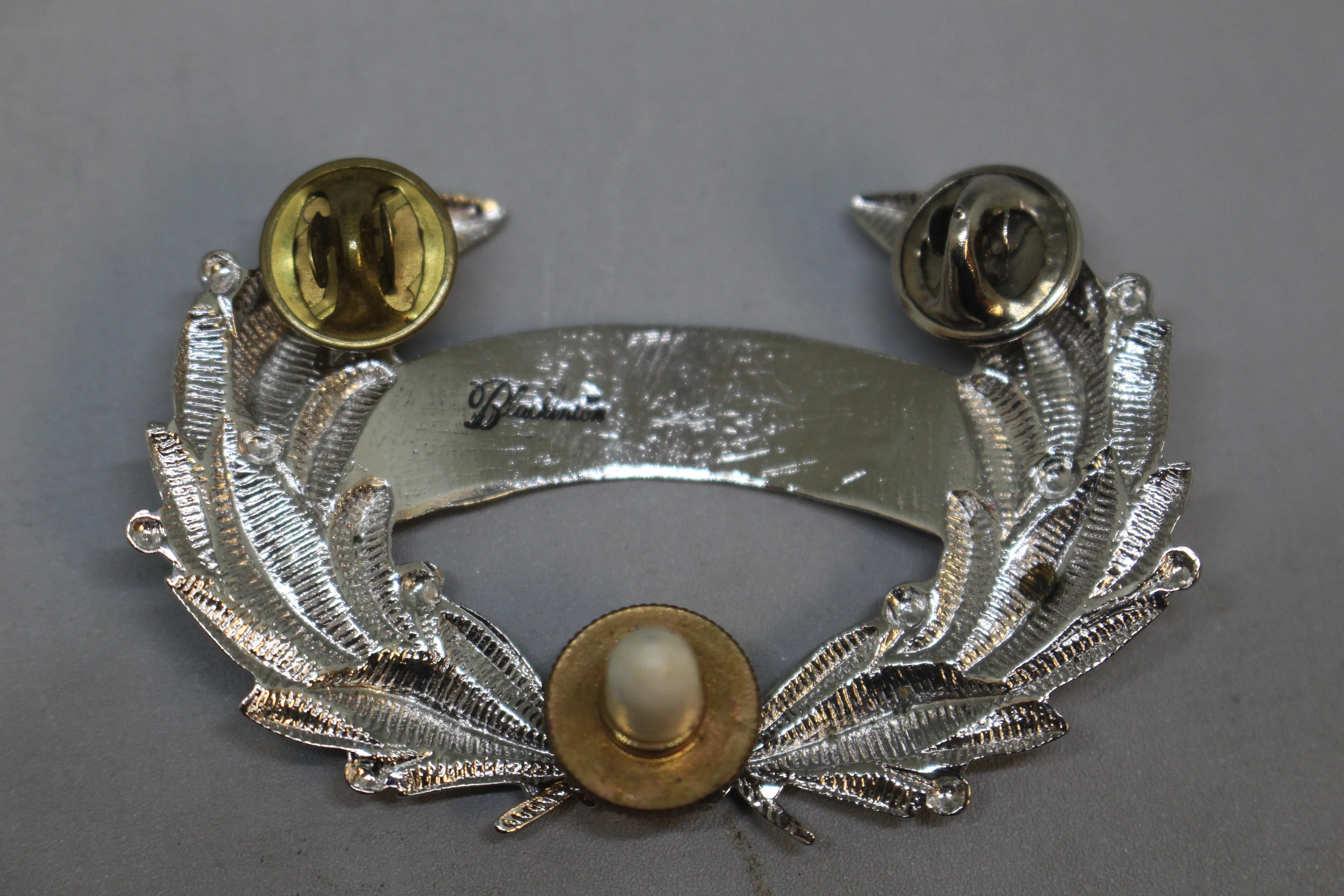 NAO Cap Badge Wreath Pin - Used - Image 2