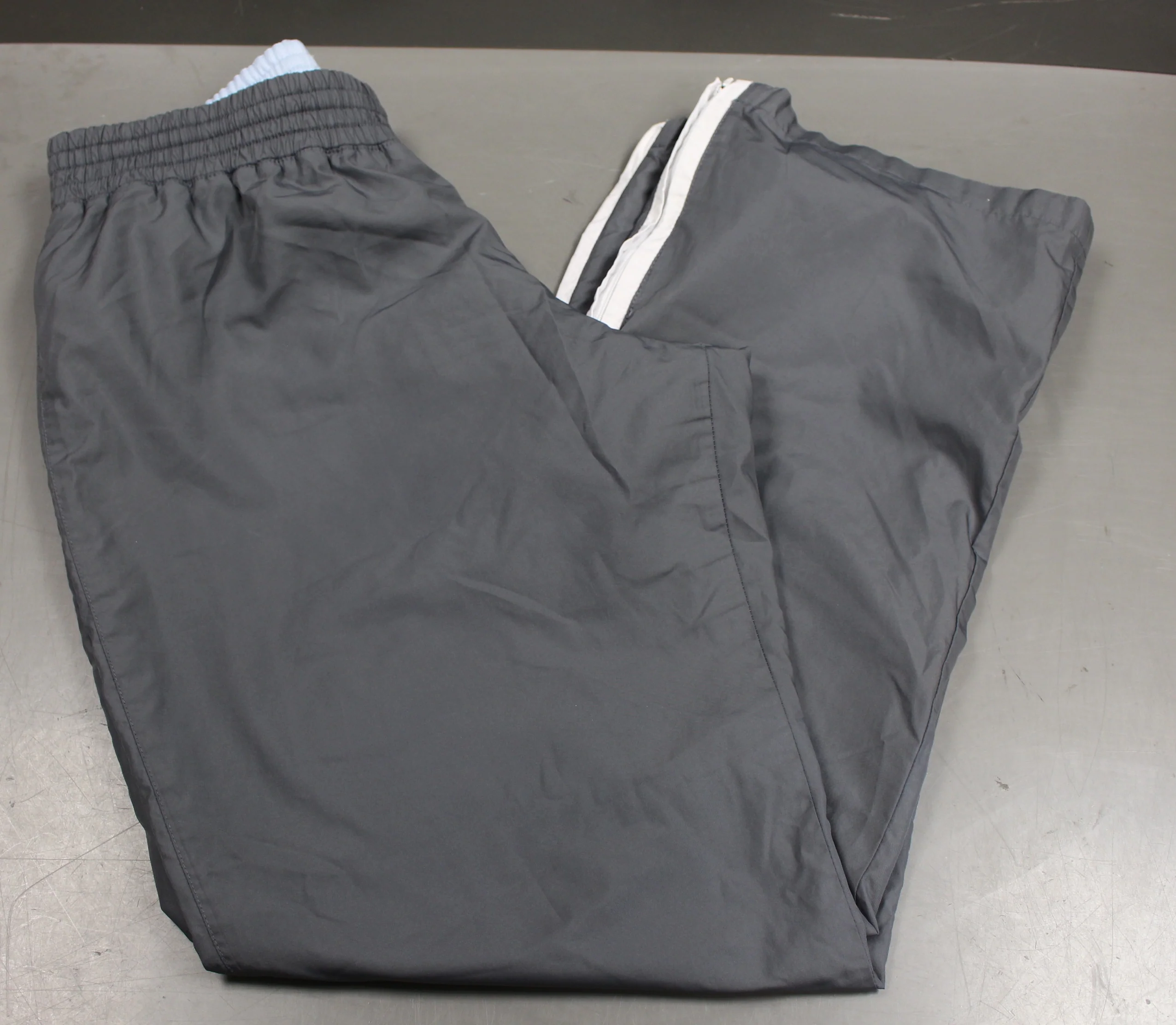 NIKE Athletic Pants - Size: Large (12- 14) - Gray - Used