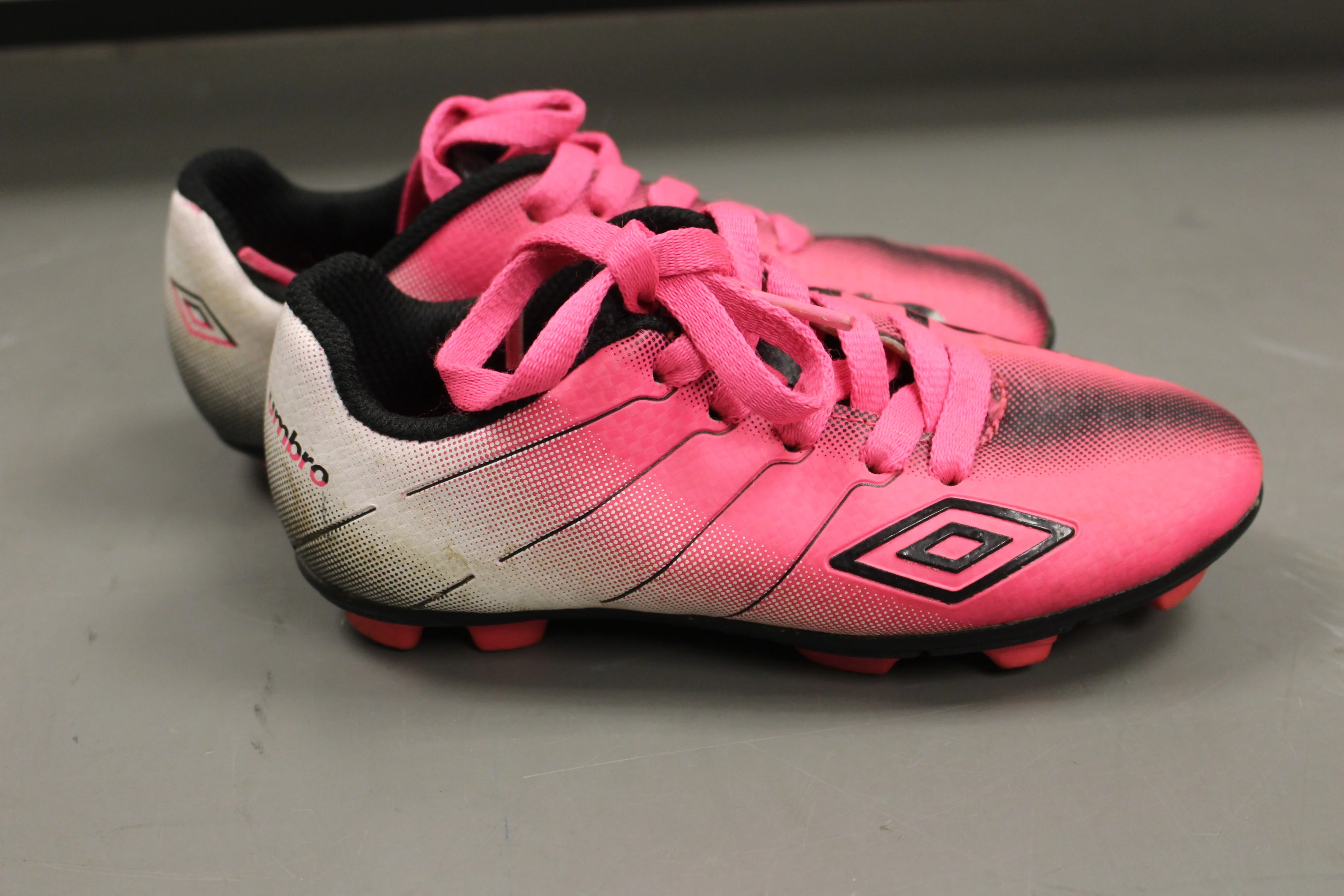 NIKE Woman's Athletic Shoe with Cleats, Size: 6.5 - Image 3