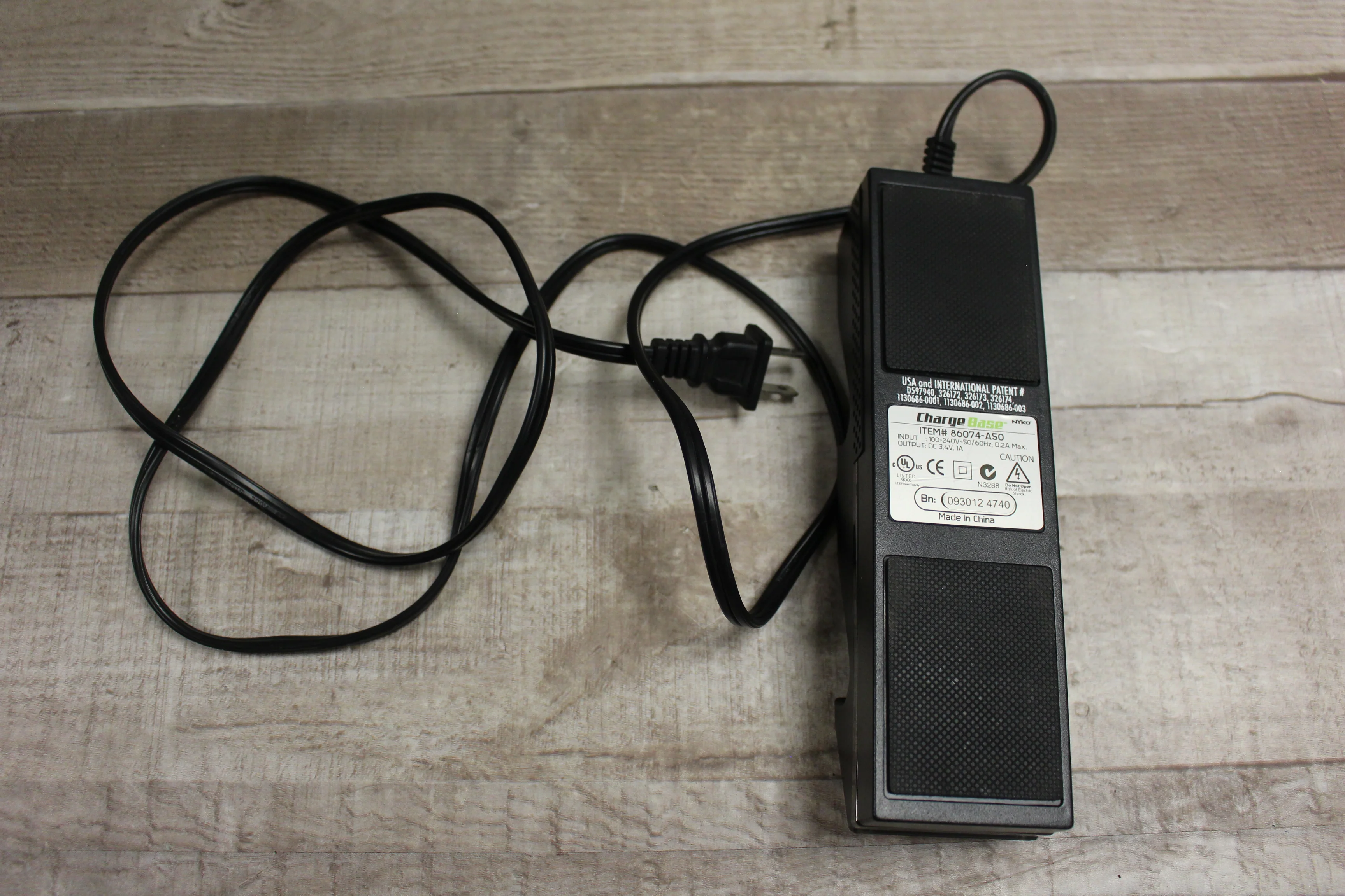 Nyko Xbox 360 Charging Base For Rechargeable Battery -Black -Used - Image 2