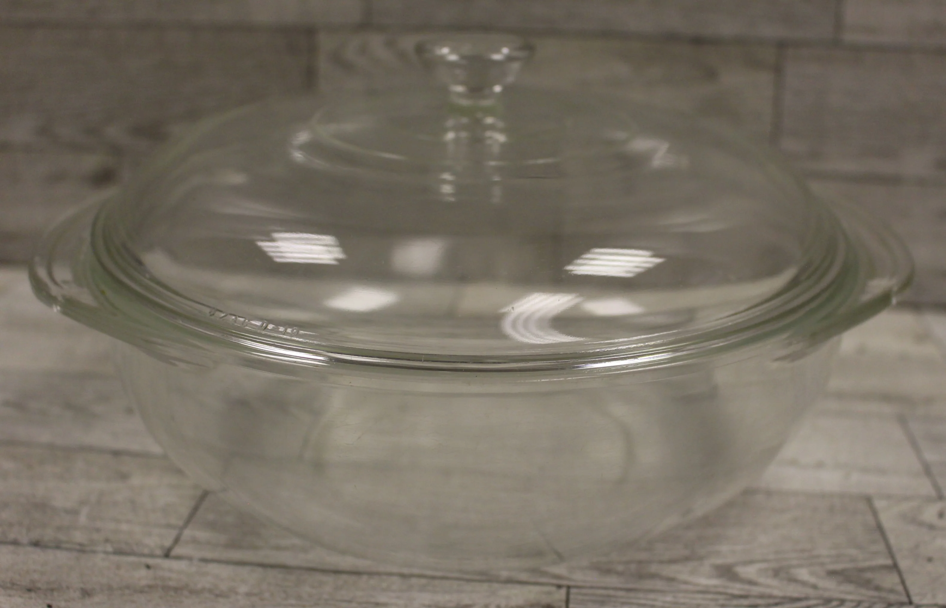 Pyrex 024 2.12 Qt Clear Glass Round Casserole Baking Dish with Lid - Used - Image 3