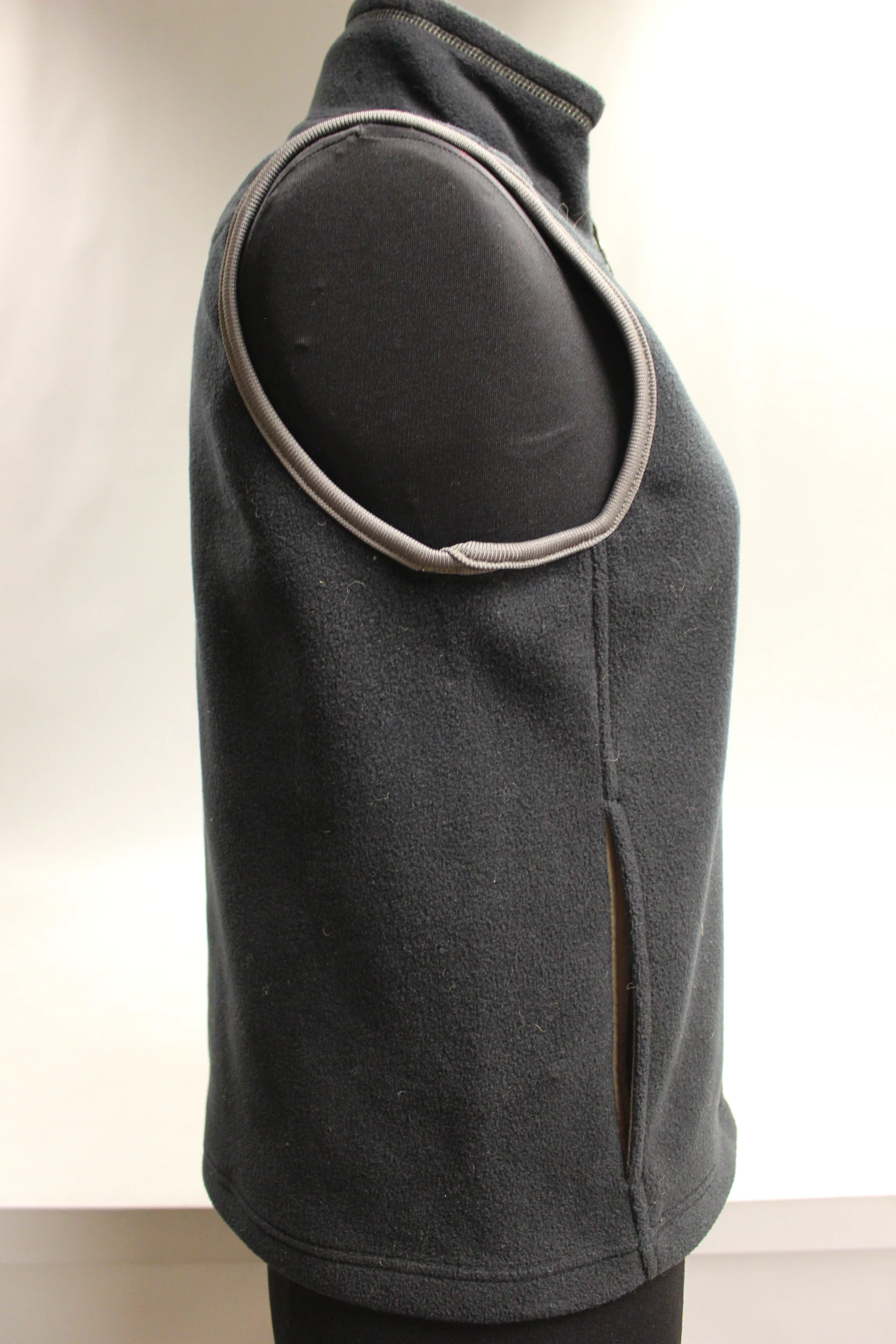 REI Boys Vest - XL - Black with Tan Trim - Used - Image 4