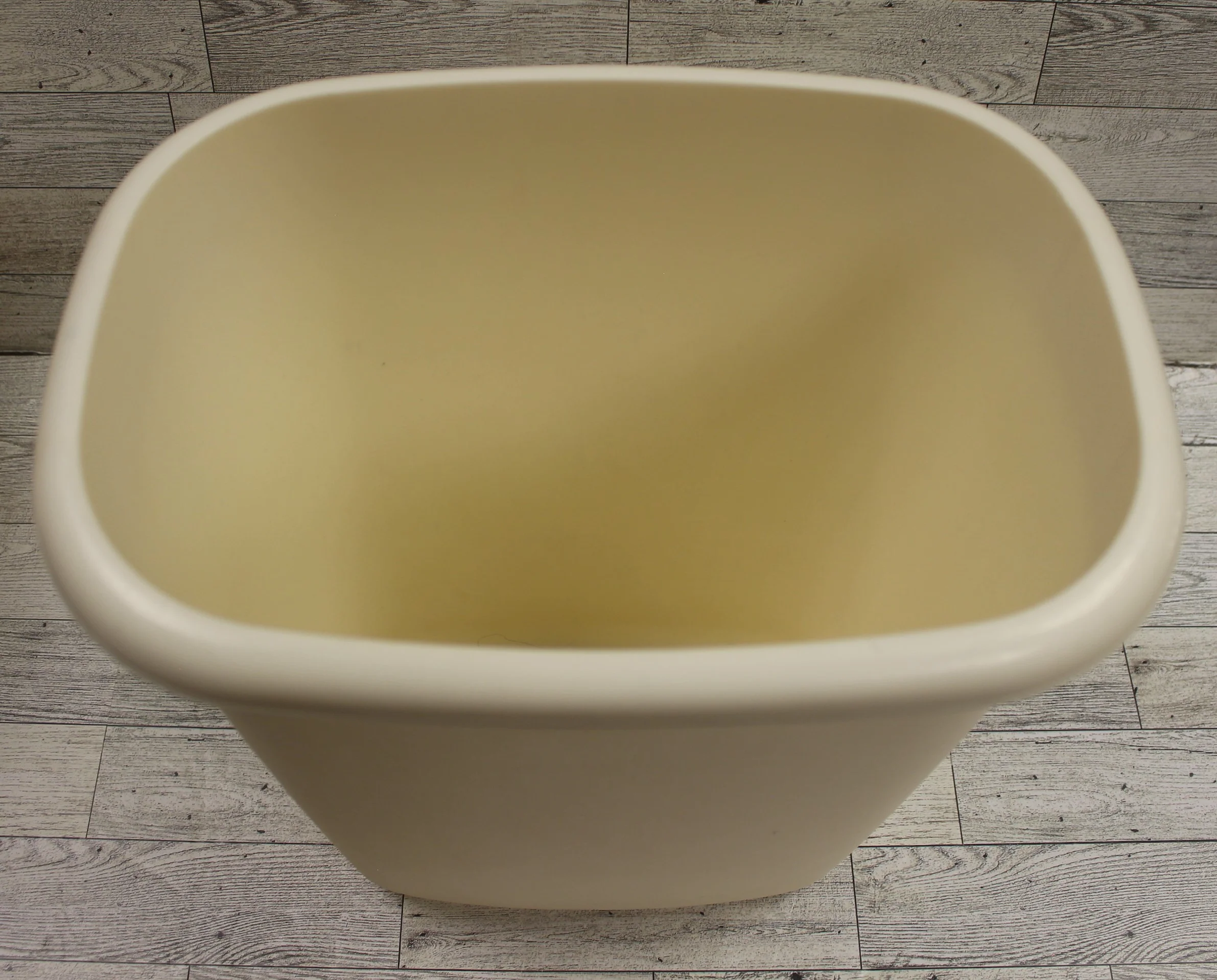 Rubbermaid Vanity Wastebasket Trashcan - 14 Quart - Beige - 2958 - Used - Image 2