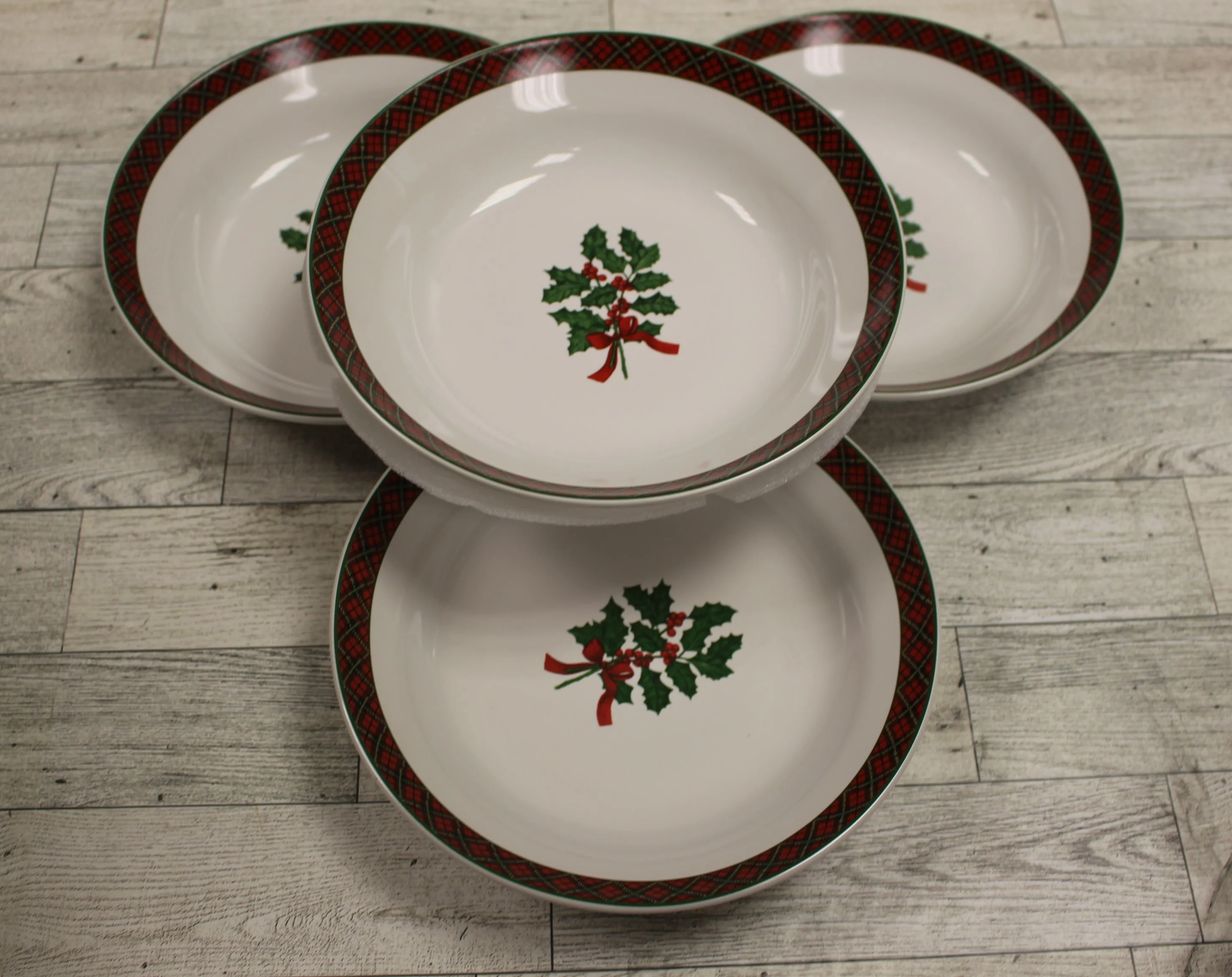 Sakura 16 Piece Holiday Dinnerware Set - 4 Designs - Holiday Greens - New - Image 3