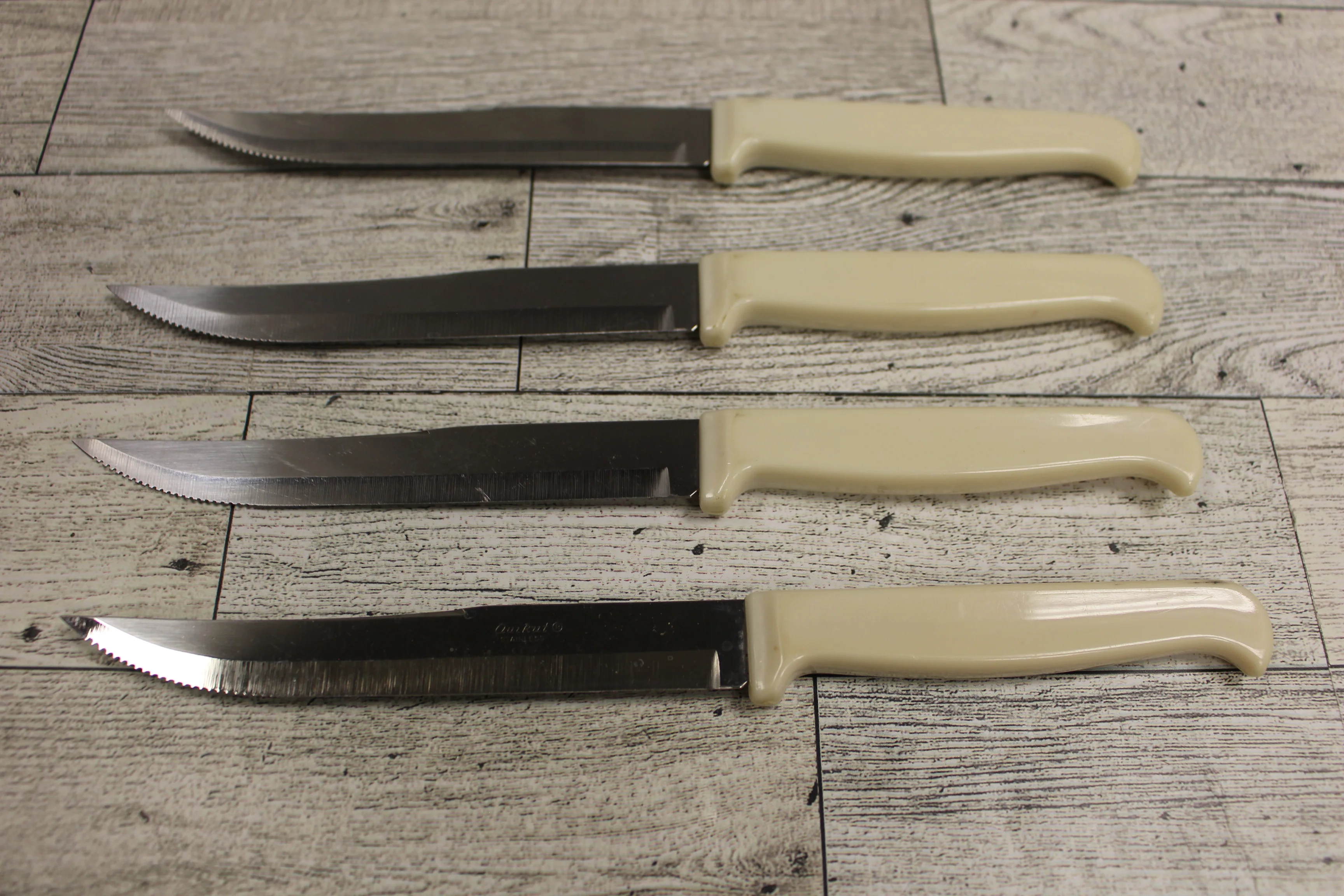Set of 4 Quikut Stainless Hollow Ground Steak Knife Set - Used - Image 5